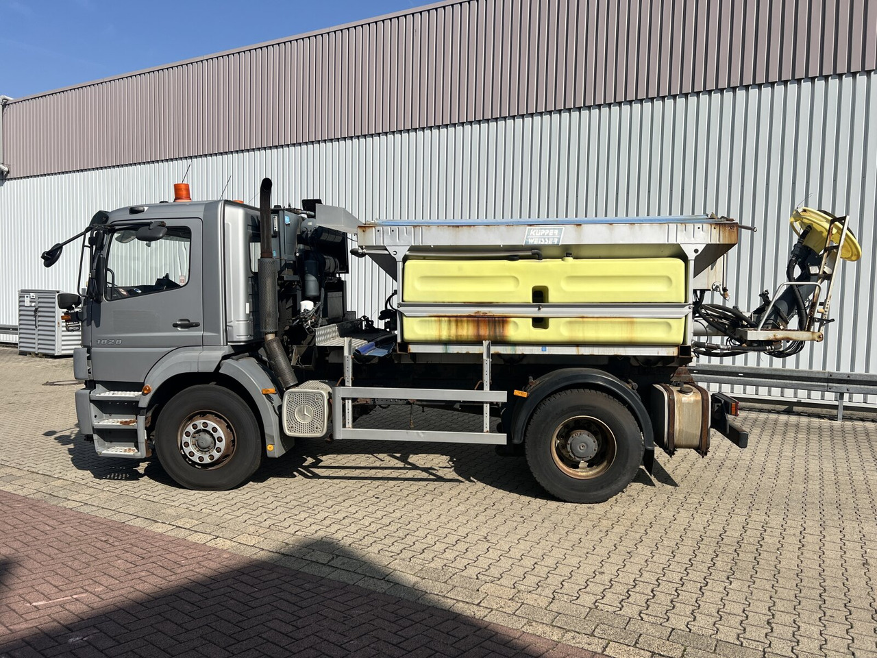 Cab chassis truck Mercedes-Benz Atego 1828 L 4x2 Atego 1828 L 4x2, Rechtslenker, Winterdienstaustattung: picture 10