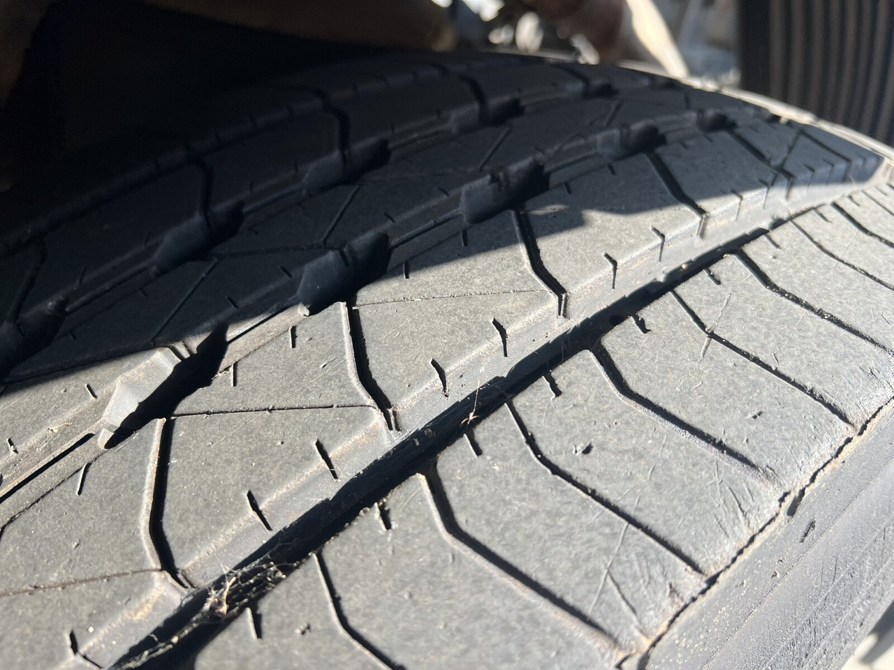 Mercedes-Benz Atego 1828 L 4x2 Atego 1828 L 4x2,Rechtslenker, Winterdienstplatte - Cab chassis truck: picture 3 Mercedes-Benz Atego 1828 L 4x2 Atego 1828 L 4x2,Rechtslenker, Winterdienstplatte - Cab chassis truck: picture 3