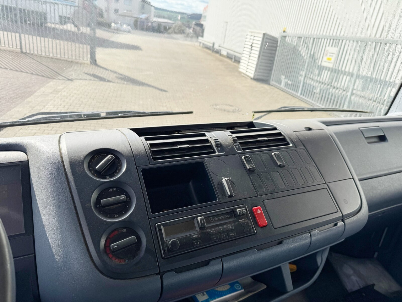 Mercedes-Benz Atego 815 4x2 Atego 815 4x2 - Cab chassis truck: picture 4 Mercedes-Benz Atego 815 4x2 Atego 815 4x2 - Cab chassis truck: picture 4