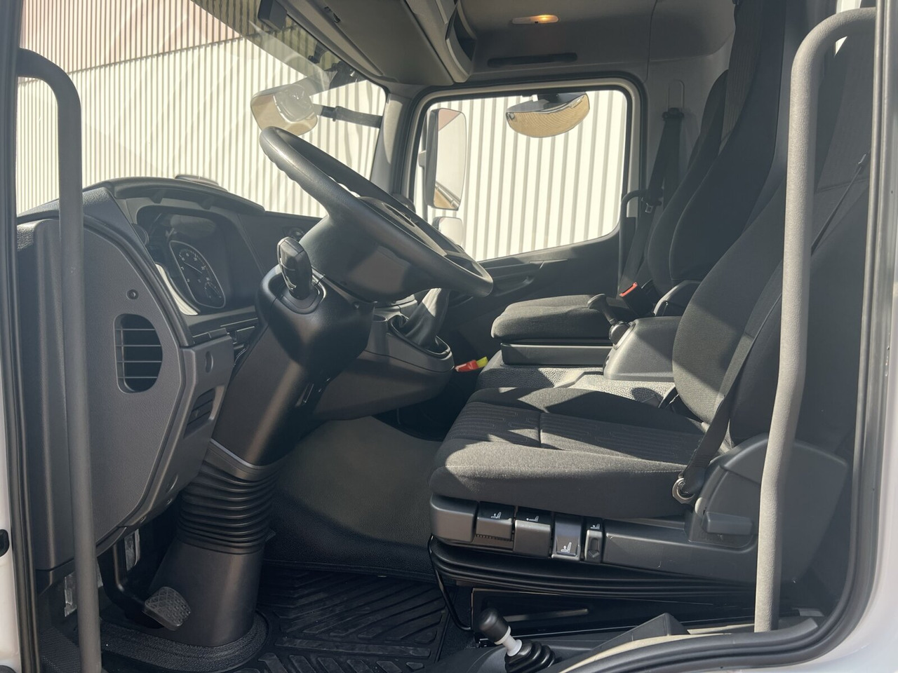 Mercedes-Benz Atego 818 K 4x2 Atego 818 K 4x2, mehrfach Vorhanden! - Cab chassis truck: picture 5 Mercedes-Benz Atego 818 K 4x2 Atego 818 K 4x2, mehrfach Vorhanden! - Cab chassis truck: picture 5