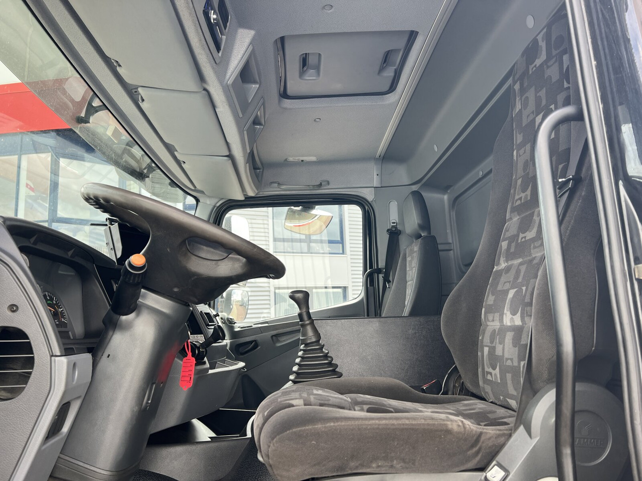 Mercedes-Benz Axor 1828 A 4x4 Axor 1828 A 4x4 mit Kran Hiab XS 166 E-5 - Crane truck, Dropside/ Flatbed truck: picture 5 Mercedes-Benz Axor 1828 A 4x4 Axor 1828 A 4x4 mit Kran Hiab XS 166 E-5 - Crane truck, Dropside/ Flatbed truck: picture 5