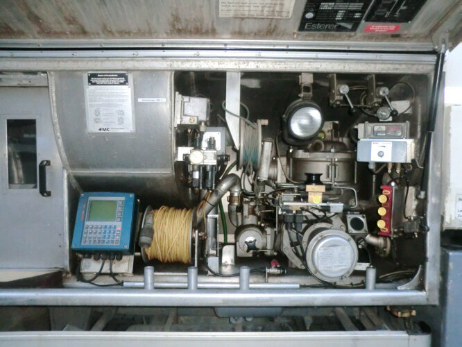 Mercedes-Benz SK 1824 L 4x2 SK 1824 L 4x2, Esterer Tankaufbau ca. 13.100l, 2 Kammern - Tank truck: picture 2 Mercedes-Benz SK 1824 L 4x2 SK 1824 L 4x2, Esterer Tankaufbau ca. 13.100l, 2 Kammern - Tank truck: picture 2