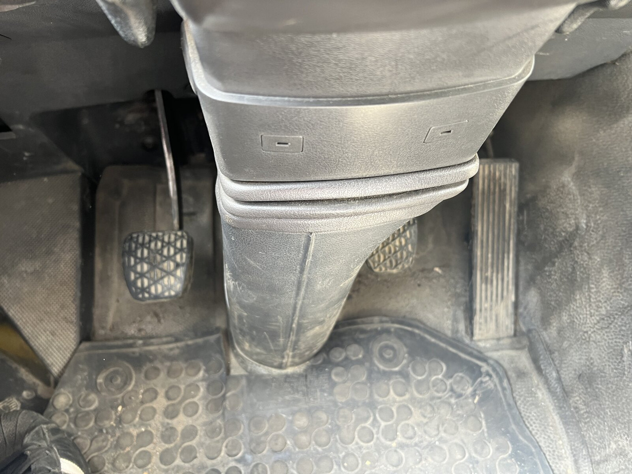 Mercedes-Benz SK II 2638/44 A 6x6 SK II 2638/44 A 6x6, V8, Retarder - Cab chassis truck: picture 4 Mercedes-Benz SK II 2638/44 A 6x6 SK II 2638/44 A 6x6, V8, Retarder - Cab chassis truck: picture 4