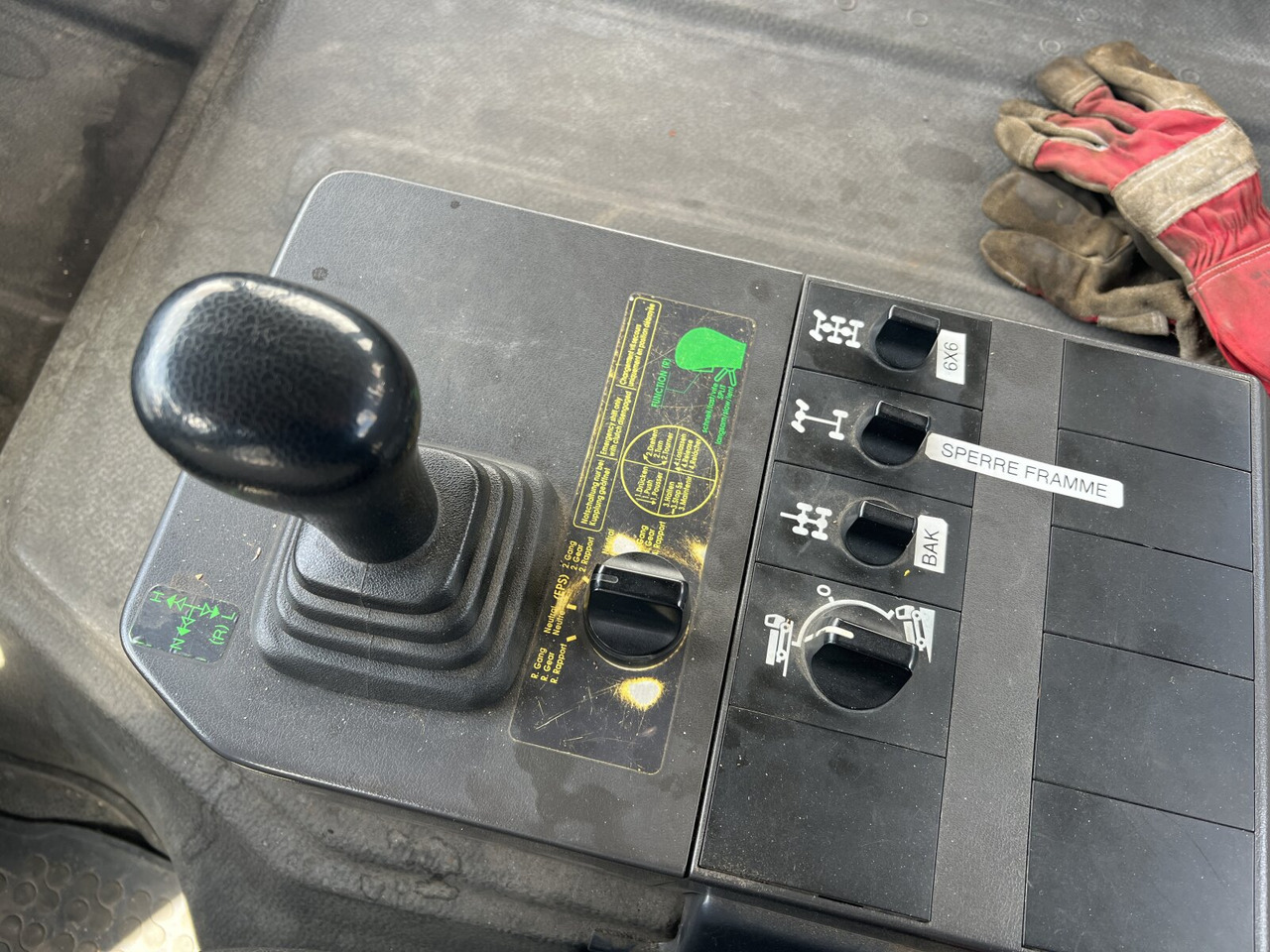 Mercedes-Benz SK II 2638/44 A 6x6 SK II 2638/44 A 6x6, V8, Retarder - Cab chassis truck: picture 3 Mercedes-Benz SK II 2638/44 A 6x6 SK II 2638/44 A 6x6, V8, Retarder - Cab chassis truck: picture 3