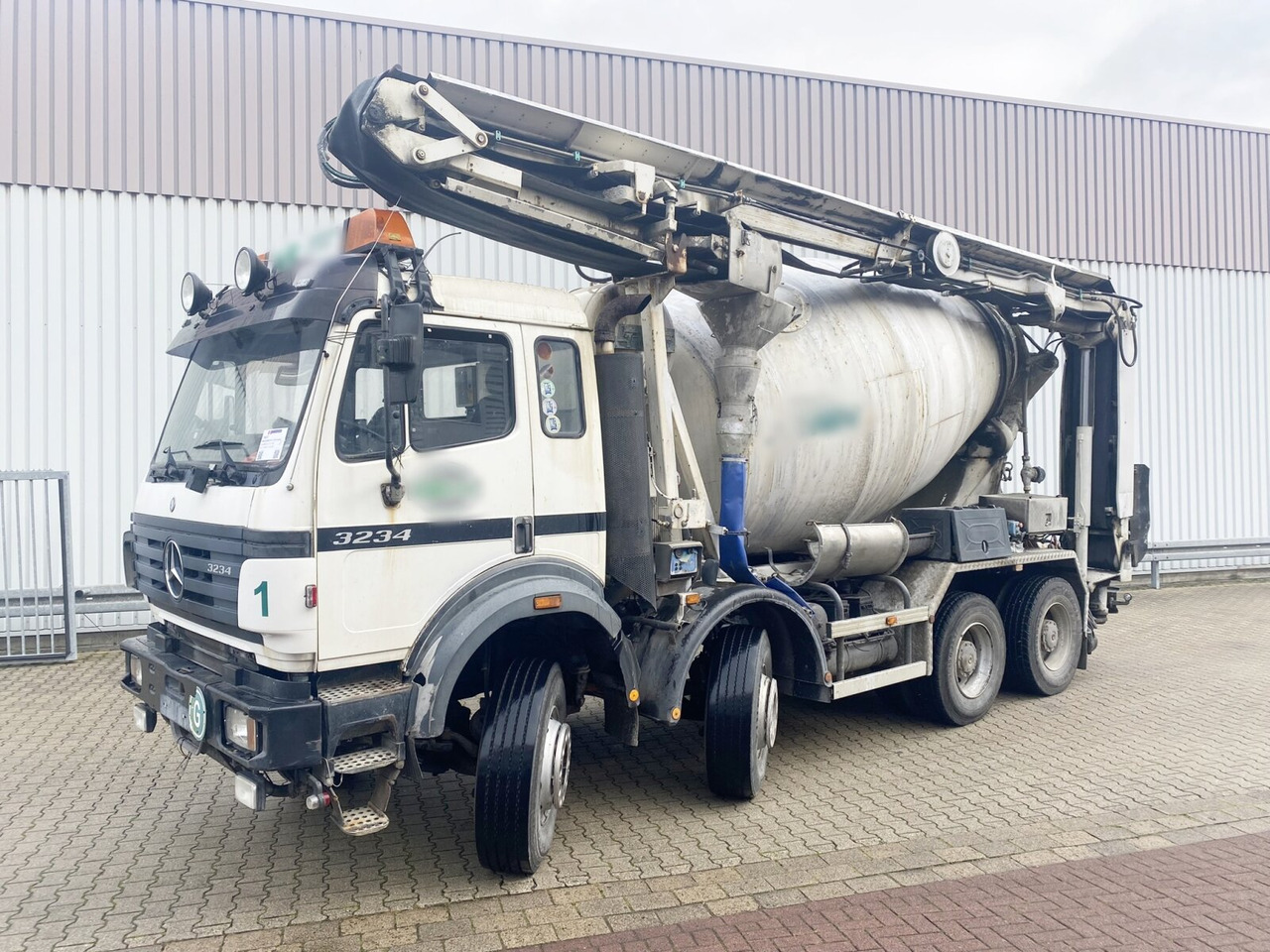 Mercedes-Benz SK II 3234 B 8x4/4 SK II 3234 B 8x4/4, LT Betonmischer, Förderband, Funk, 9cbm - Concrete mixer truck: picture 1 Mercedes-Benz SK II 3234 B 8x4/4 SK II 3234 B 8x4/4, LT Betonmischer, Förderband, Funk, 9cbm - Concrete mixer truck: picture 1