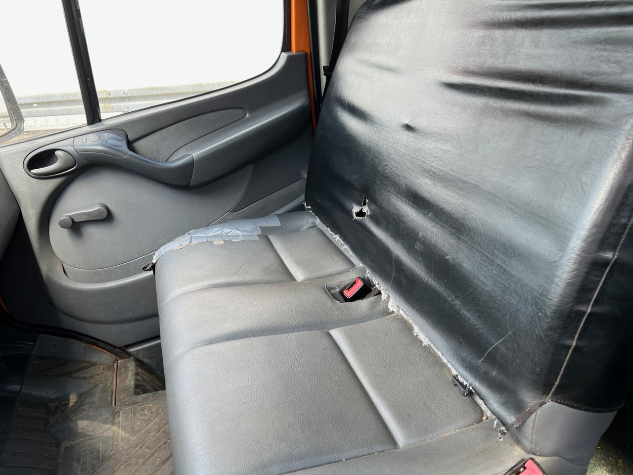 Mercedes-Benz Sprinter 308 4x2 Doka Sprinter 308 4x2 Doka - Flatbed van, Combi van: picture 4 Mercedes-Benz Sprinter 308 4x2 Doka Sprinter 308 4x2 Doka - Flatbed van, Combi van: picture 4