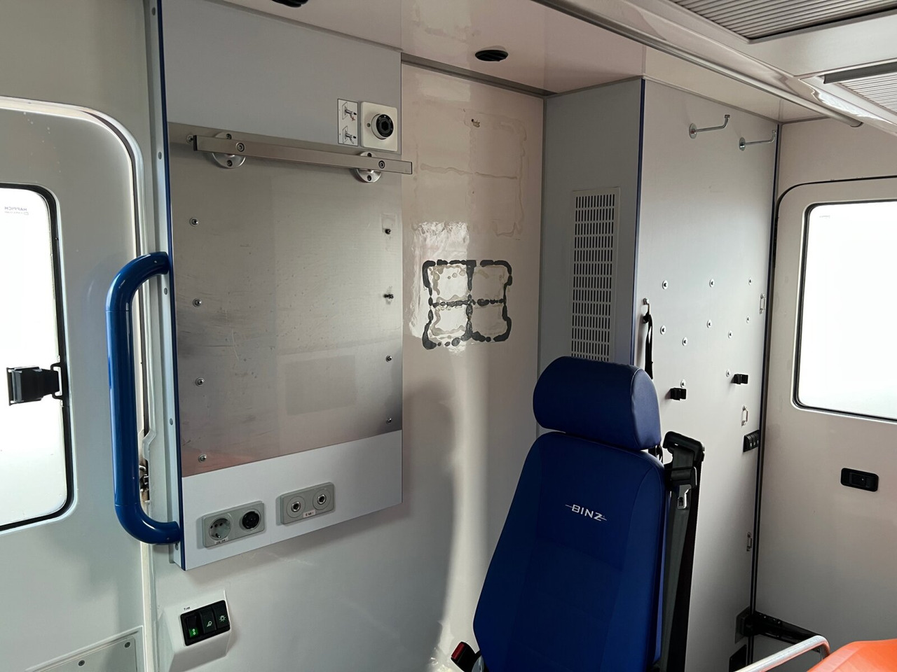 Mercedes-Benz Sprinter 313 CDI 4x2 Sprinter 313 CDI 4x2, Rettungswagen - Ambulance: picture 5 Mercedes-Benz Sprinter 313 CDI 4x2 Sprinter 313 CDI 4x2, Rettungswagen - Ambulance: picture 5