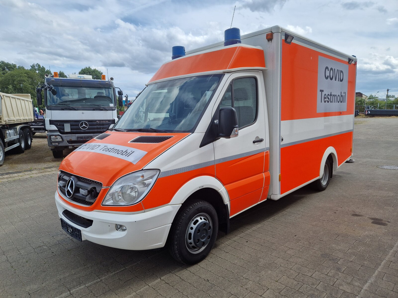 Mercedes-Benz Sprinter 516 CDI 4x2 Sprinter 516 CDI 4x2, Rettungswagen - Ambulance: picture 1 Mercedes-Benz Sprinter 516 CDI 4x2 Sprinter 516 CDI 4x2, Rettungswagen - Ambulance: picture 1