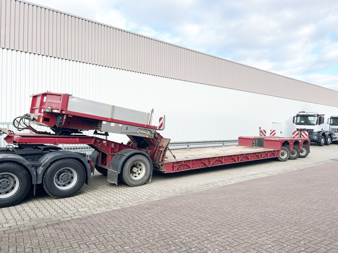 Nooteboom Euro-64-13 Euro-64-13, Jeepdolly, Tiefbett, Verbr. auf 3,2m, hydr. Lenkung - Low loader semi-trailer: picture 1 Nooteboom Euro-64-13 Euro-64-13, Jeepdolly, Tiefbett, Verbr. auf 3,2m, hydr. Lenkung - Low loader semi-trailer: picture 1