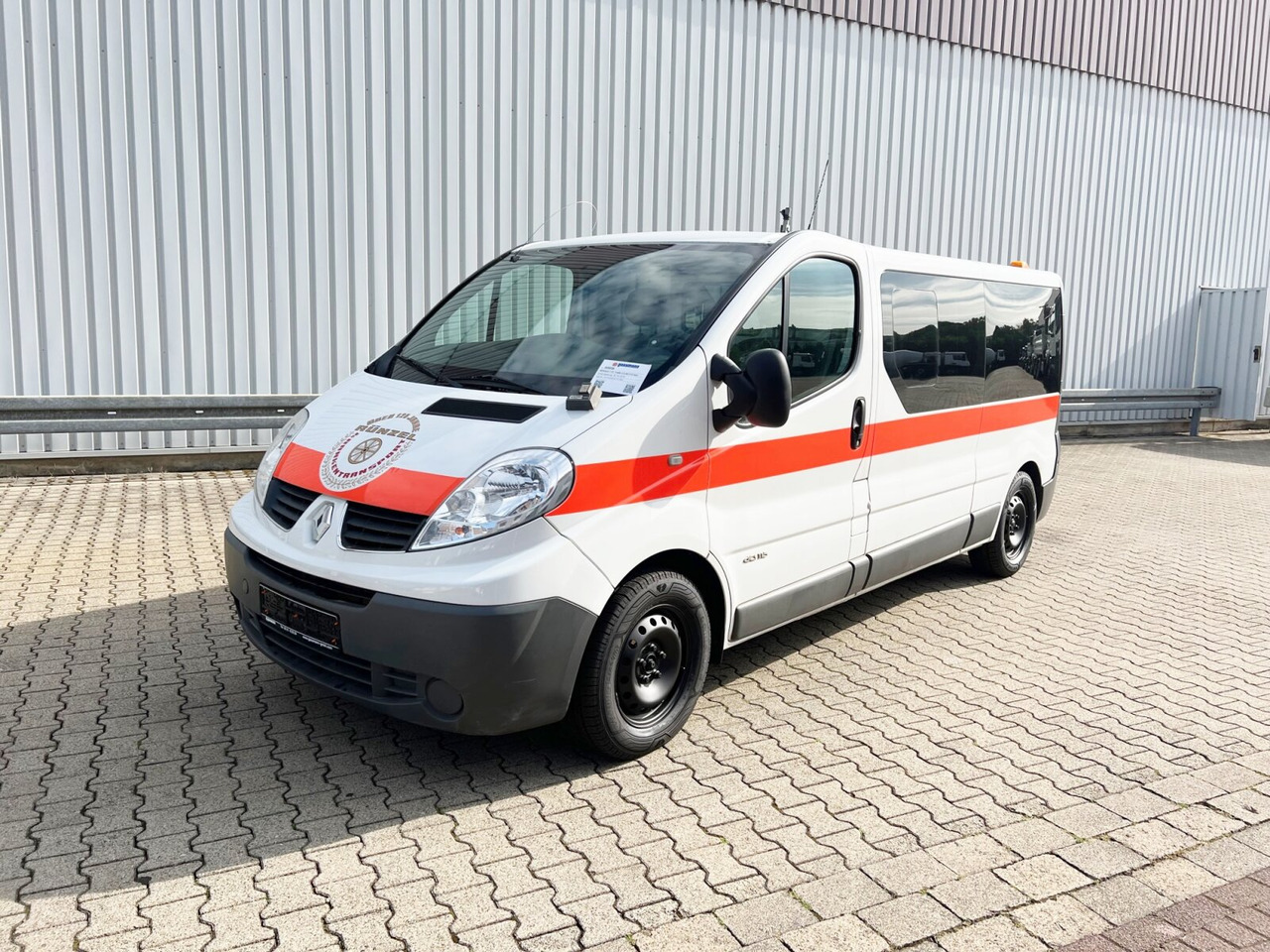 Renault Trafik 2.0 dCi115 4x2 Trafik 2.0 dCi115 4x2, Krankentransporter - Ambulance: picture 1 Renault Trafik 2.0 dCi115 4x2 Trafik 2.0 dCi115 4x2, Krankentransporter - Ambulance: picture 1