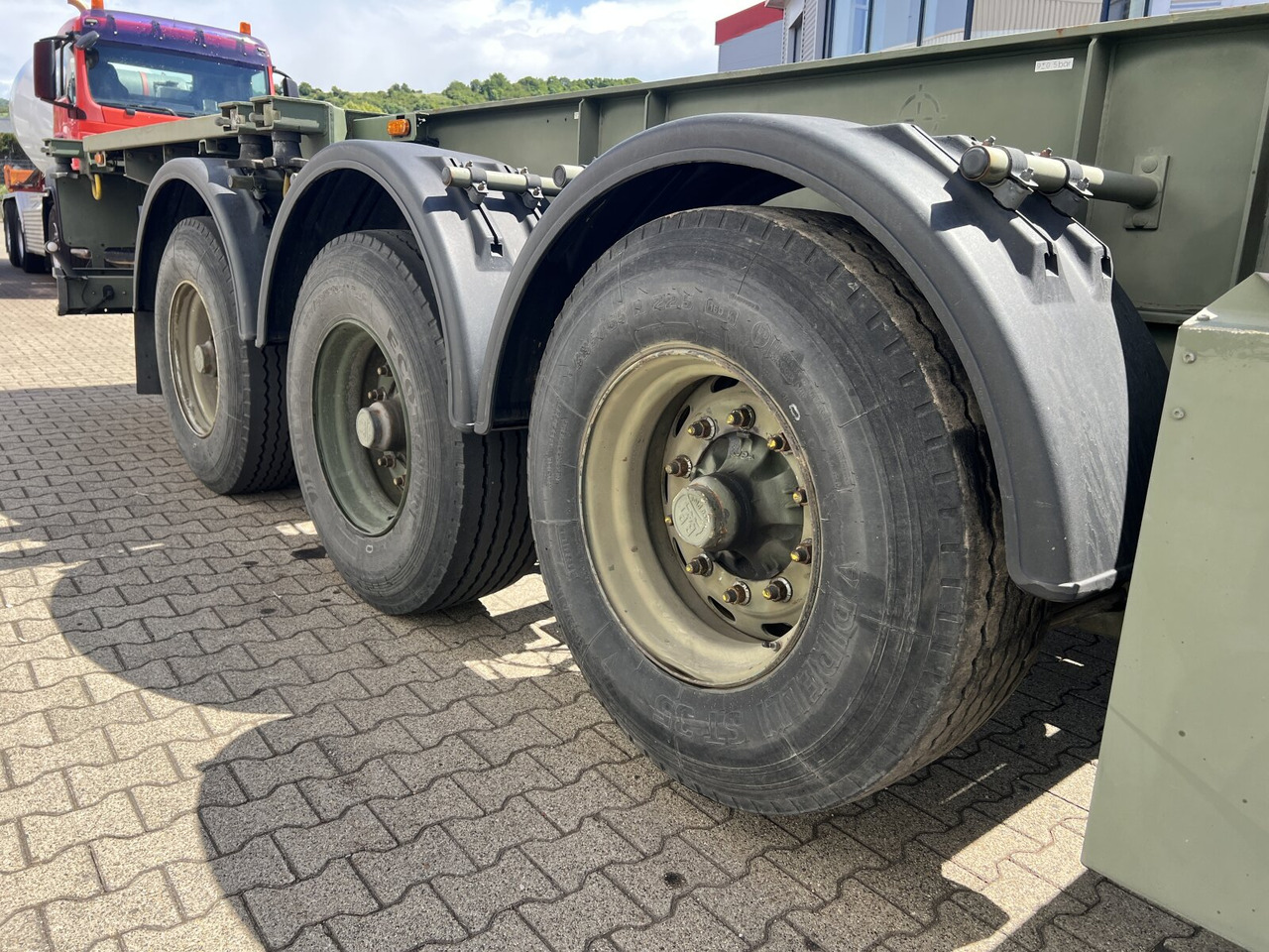 Schmitz Cargobull SCF 24 Containerchassis SCF 24 Containerchassis, 2x20/20/30/40ft, Ex-Bundeswehr! - Semi-trailer: picture 2 Schmitz Cargobull SCF 24 Containerchassis SCF 24 Containerchassis, 2x20/20/30/40ft, Ex-Bundeswehr! - Semi-trailer: picture 2