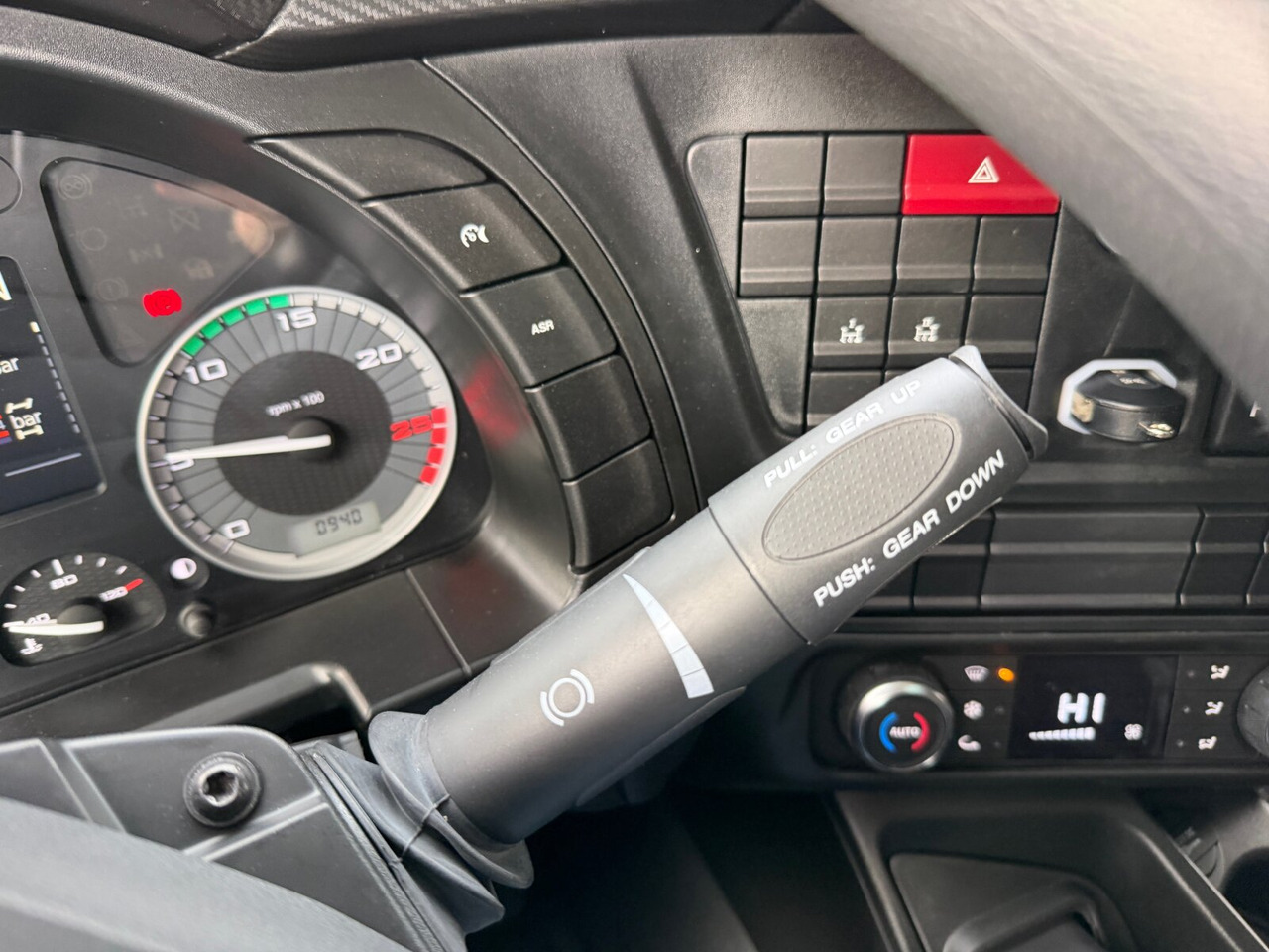 T-Way AT410T51/58 8x4 T-Way AT410T51/58 8x4, Retarder, 4x VORHANDEN! - Hook lift truck: picture 5 T-Way AT410T51/58 8x4 T-Way AT410T51/58 8x4, Retarder, 4x VORHANDEN! - Hook lift truck: picture 5