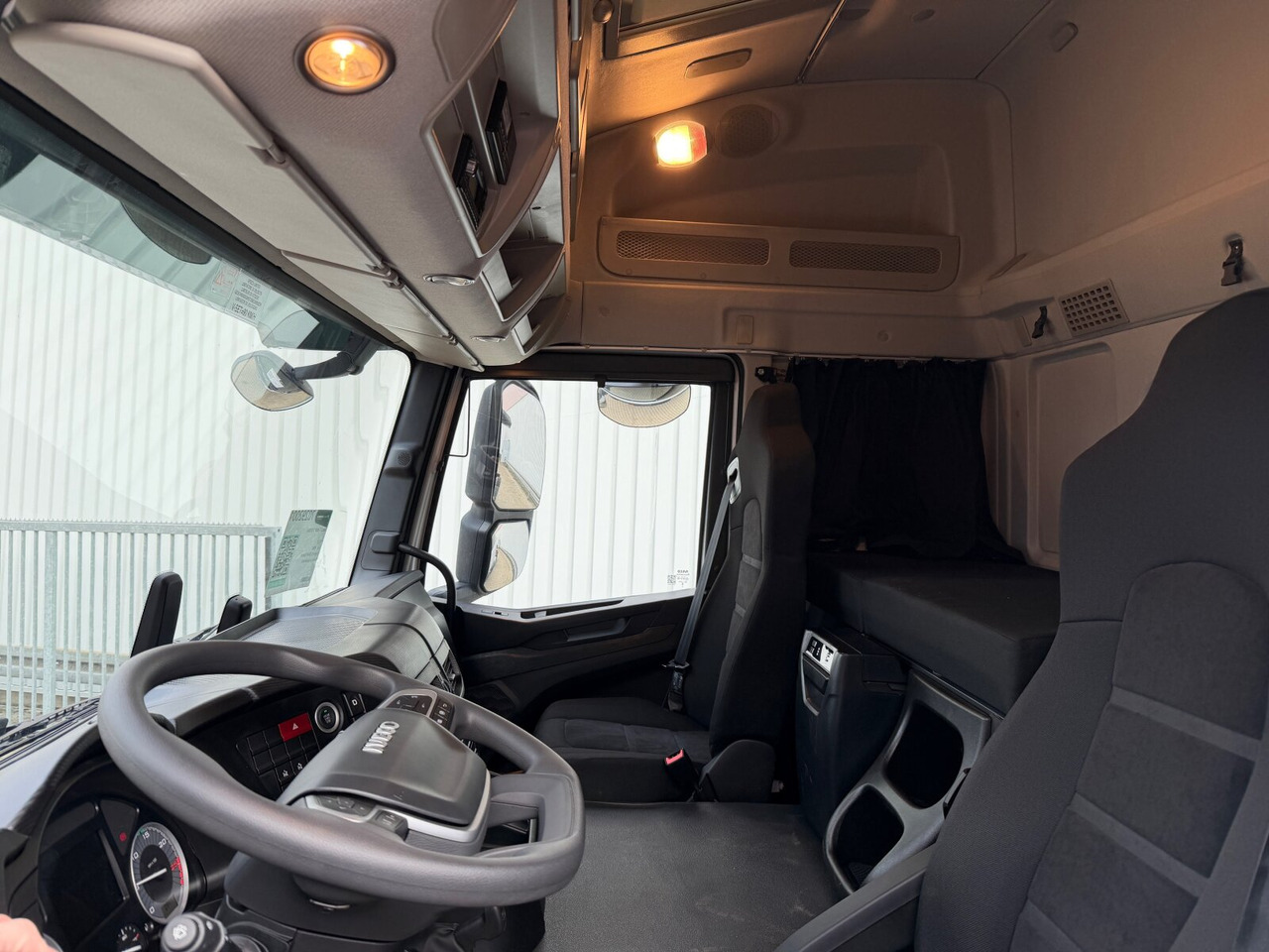 T-Way AT410T51 8x4 T-Way AT410T51 8x4, Retarder, Nebenantrieb, 4x VORHANDEN! - Cab chassis truck: picture 2 T-Way AT410T51 8x4 T-Way AT410T51 8x4, Retarder, Nebenantrieb, 4x VORHANDEN! - Cab chassis truck: picture 2