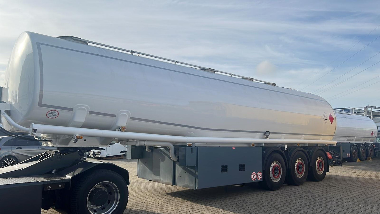 TAL-A-ZE 44,0 TAL-A-ZE 44,0, 43.500l, 4 Kammern, Untenbefüllung - Tank semi-trailer: picture 1 TAL-A-ZE 44,0 TAL-A-ZE 44,0, 43.500l, 4 Kammern, Untenbefüllung - Tank semi-trailer: picture 1