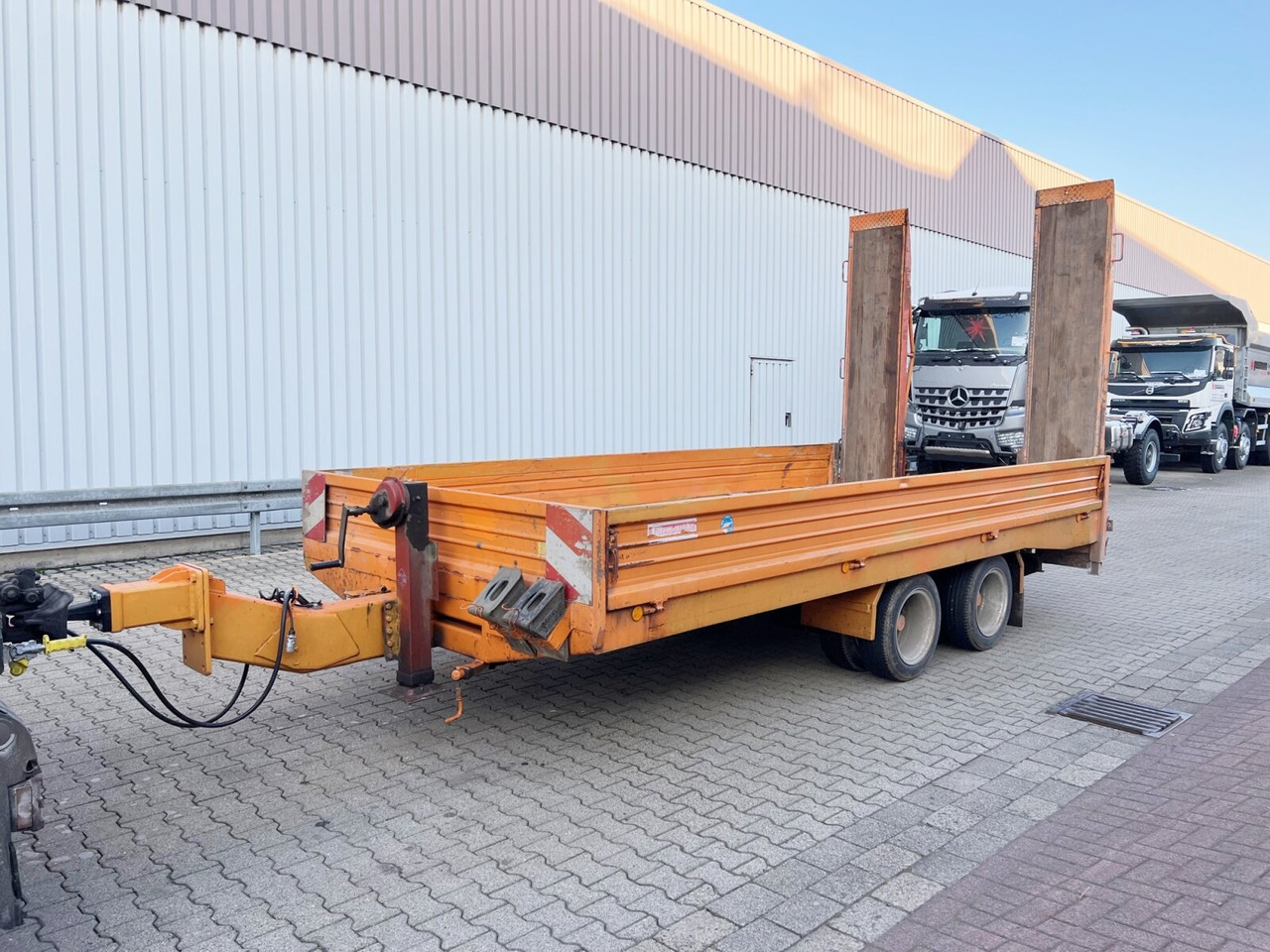 Tandem Tiefladeanhänger Tandem Tiefladeanhänger - Low loader trailer: picture 1 Tandem Tiefladeanhänger Tandem Tiefladeanhänger - Low loader trailer: picture 1