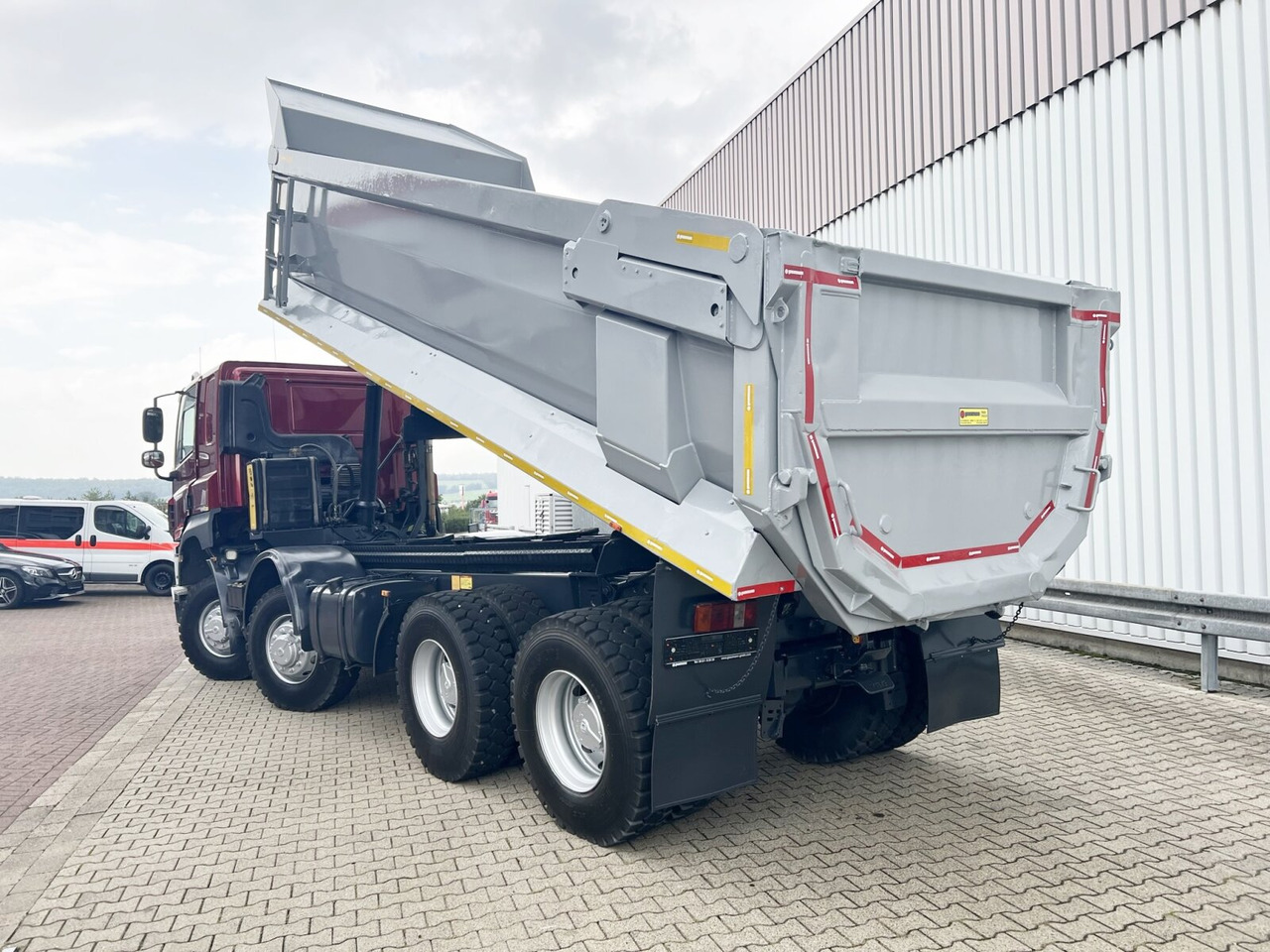 Dumper Tatra Phoenix 8x8 Phoenix 8x8, Stahlmulde ca. 22m³, hydr. Heckklappe: picture 9 Dumper Tatra Phoenix 8x8 Phoenix 8x8, Stahlmulde ca. 22m³, hydr. Heckklappe: picture 9