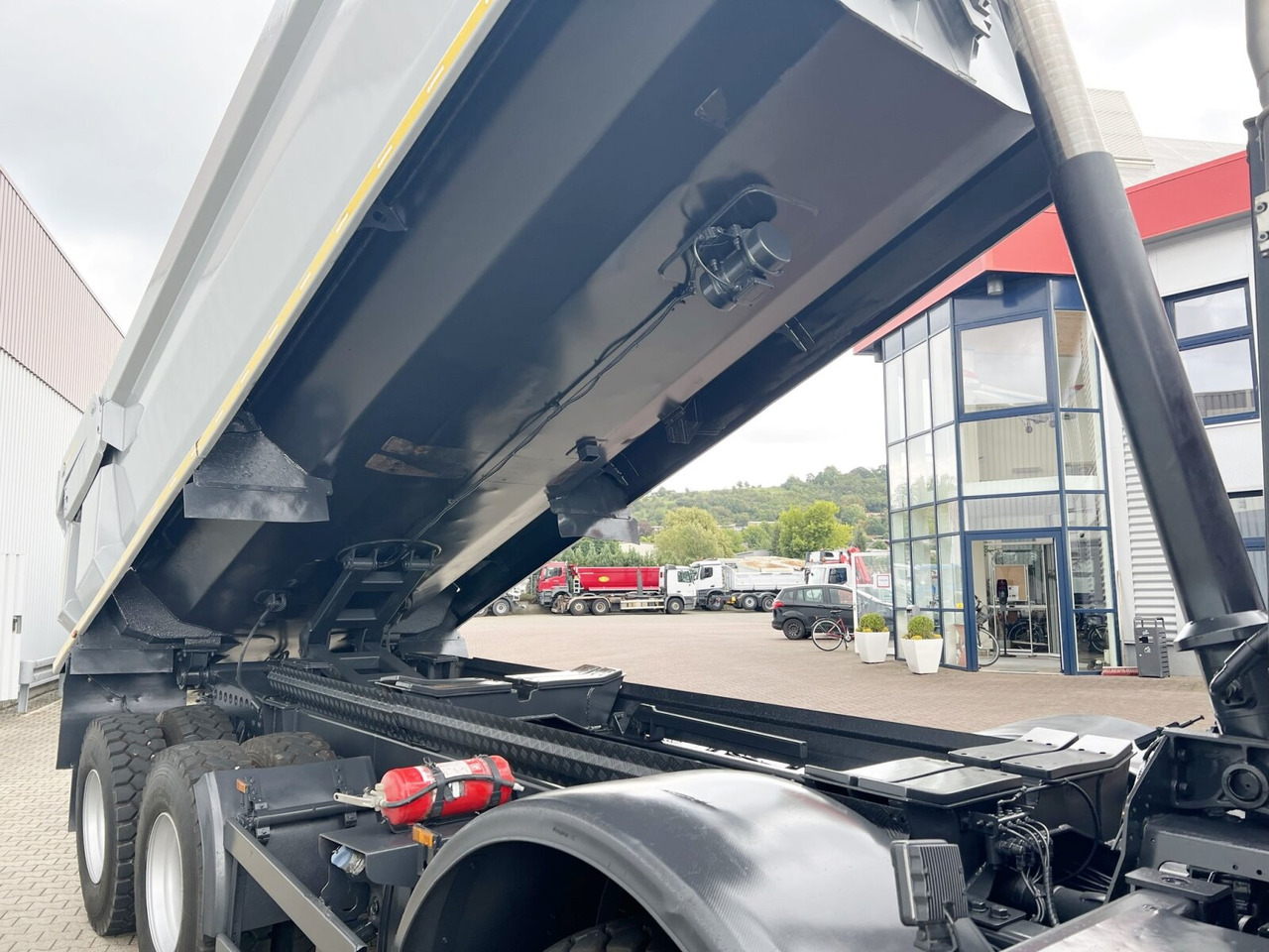 Dumper Tatra Phoenix 8x8 Phoenix 8x8, Stahlmulde ca. 22m³, hydr. Heckklappe: picture 13 Dumper Tatra Phoenix 8x8 Phoenix 8x8, Stahlmulde ca. 22m³, hydr. Heckklappe: picture 13