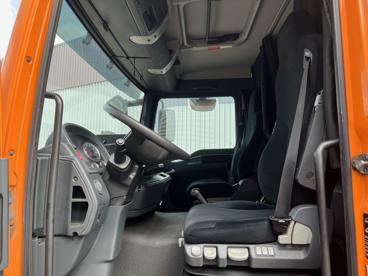 Interior photo 2: Tractor unit MAN TGL 8.220 4X2 BL TGL 8.220 4X2 BL