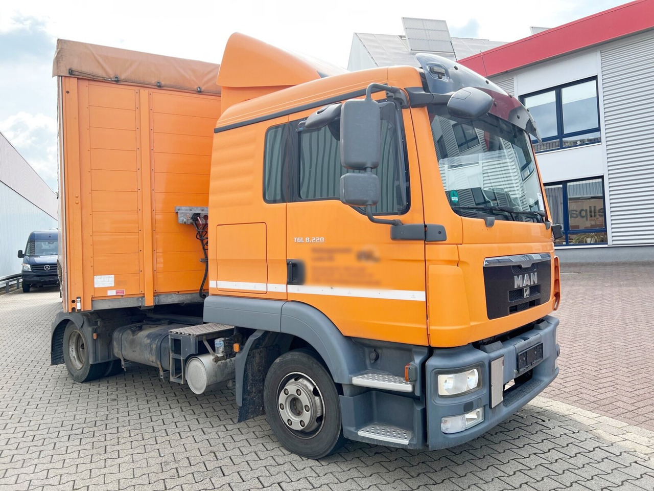 Interior photo 1: Tractor unit MAN TGL 8.220 4X2 BL TGL 8.220 4X2 BL