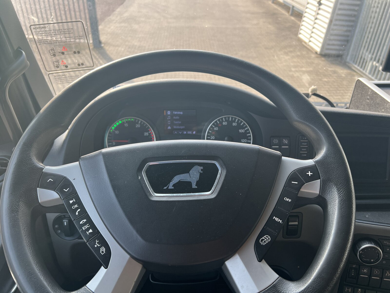 MAN TGX 18.500 4X2 LLS TGX 18.500 4X2 LLS, Retarder, Vollumer - Tractor unit: picture 3 MAN TGX 18.500 4X2 LLS TGX 18.500 4X2 LLS, Retarder, Vollumer - Tractor unit: picture 3