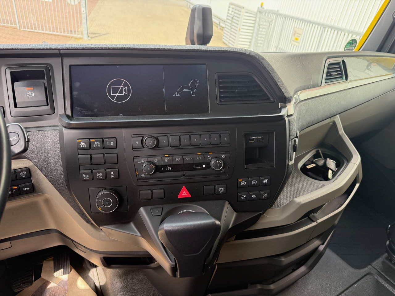 MAN TGX 18.510 4X4H BL SA TGX 18.510 4X4H BL SA, PriTarder, HydroDrive, Navi, LED, Kipphydraulik - Tractor unit: picture 5 MAN TGX 18.510 4X4H BL SA TGX 18.510 4X4H BL SA, PriTarder, HydroDrive, Navi, LED, Kipphydraulik - Tractor unit: picture 5