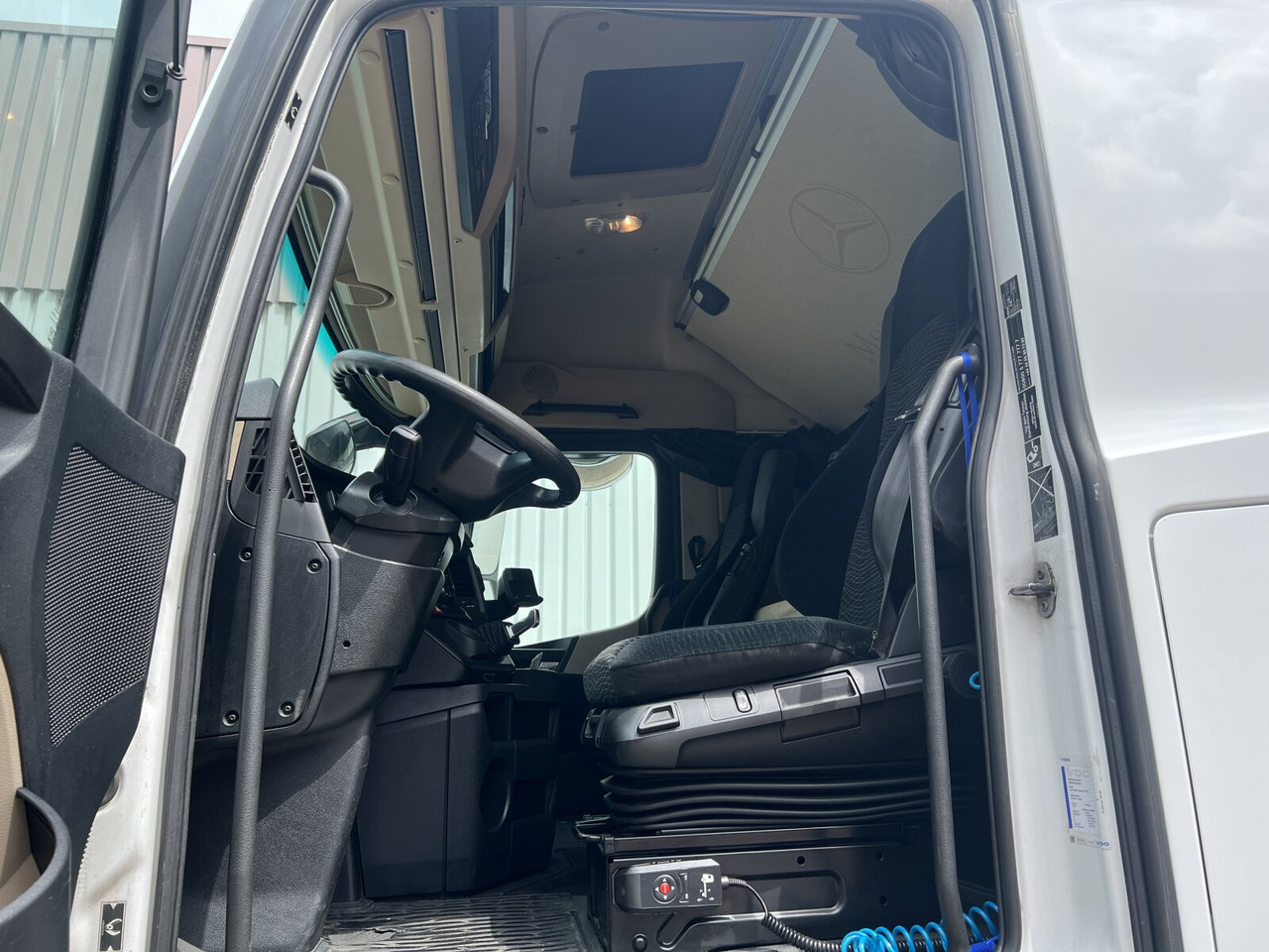 Mercedes-Benz Actros 1843 LS 4x2 Actros 1843 LS 4x2, Retarder - Tractor unit: picture 3 Mercedes-Benz Actros 1843 LS 4x2 Actros 1843 LS 4x2, Retarder - Tractor unit: picture 3
