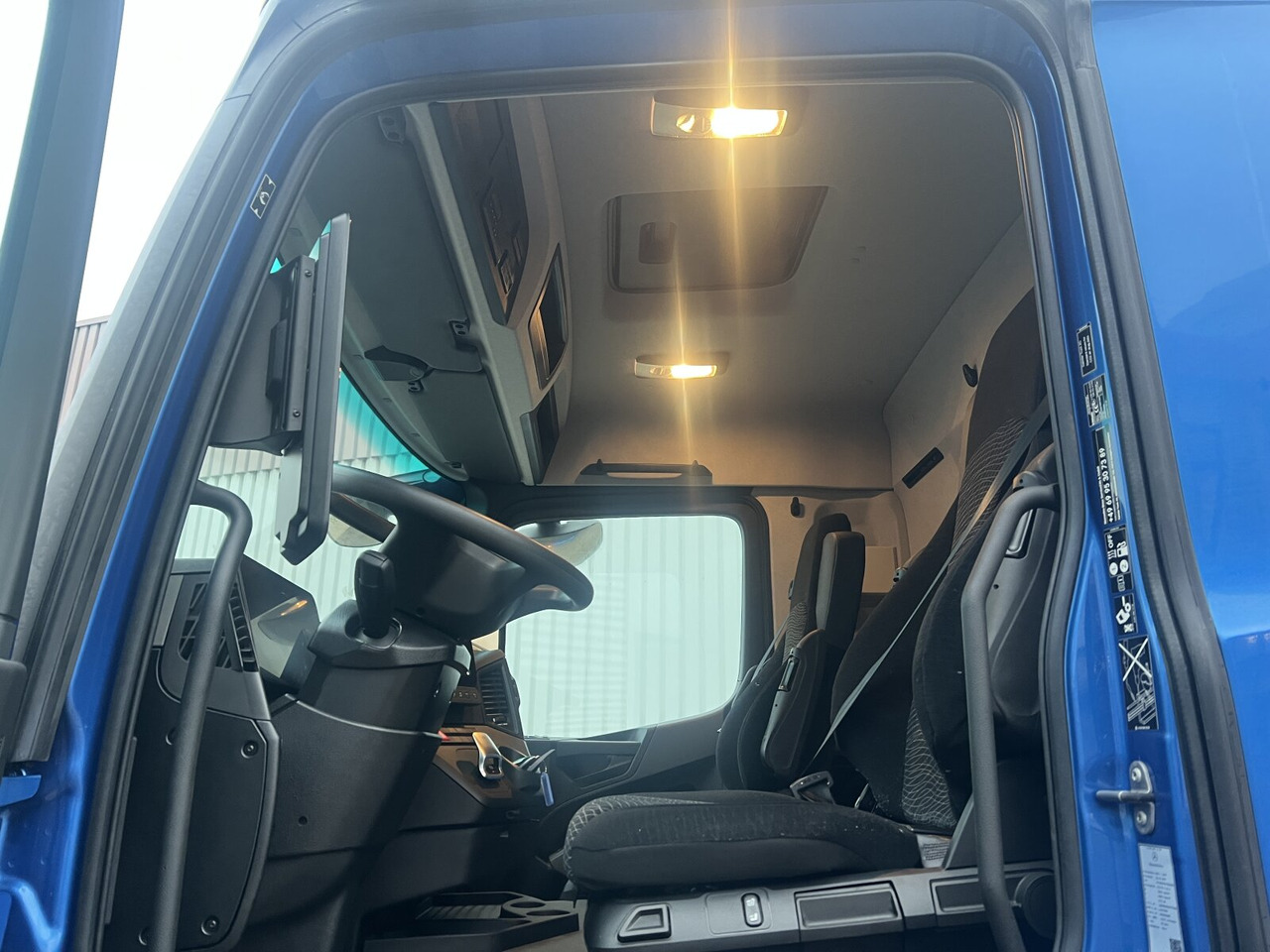 Mercedes-Benz Actros 1843 LS 4x4 HAD Actros 1843 LS 4x4 HAD, HydroDrive, MirrorCam, MultimediaCockpit - Tractor unit: picture 5 Mercedes-Benz Actros 1843 LS 4x4 HAD Actros 1843 LS 4x4 HAD, HydroDrive, MirrorCam, MultimediaCockpit - Tractor unit: picture 5