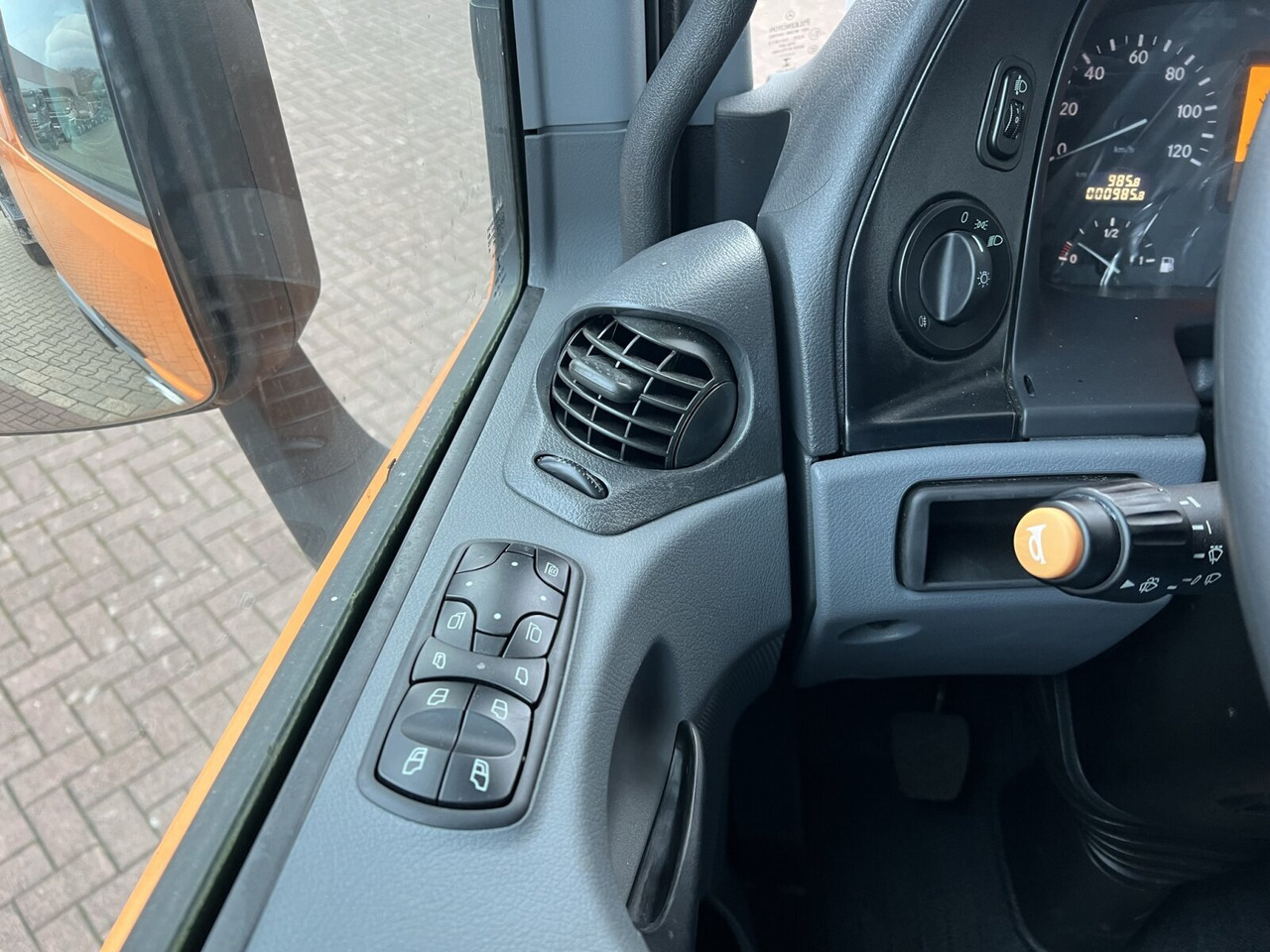 Mercedes-Benz Actros 2141 K 4x2 Actros 2141 K 4x2 - Tractor unit: picture 5 Mercedes-Benz Actros 2141 K 4x2 Actros 2141 K 4x2 - Tractor unit: picture 5