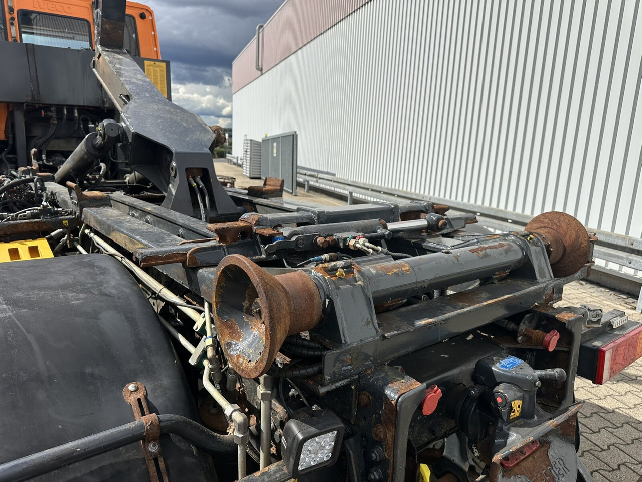 Trakker AD190T33WP 4x4 Trakker AD190T33WP 4x4, Winterdienstausstattung - Hook lift truck: picture 2 Trakker AD190T33WP 4x4 Trakker AD190T33WP 4x4, Winterdienstausstattung - Hook lift truck: picture 2