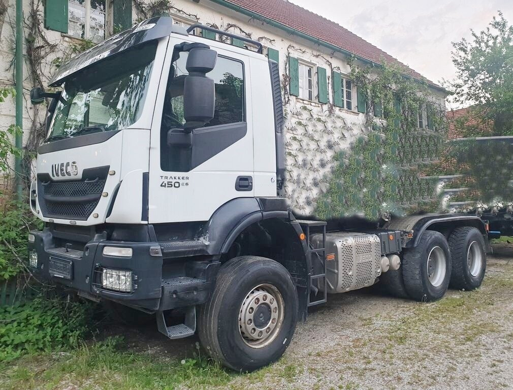 Trakker AD260T45W 6x6 Trakker AD260T45W 6x6 - Cab chassis truck: picture 1 Trakker AD260T45W 6x6 Trakker AD260T45W 6x6 - Cab chassis truck: picture 1