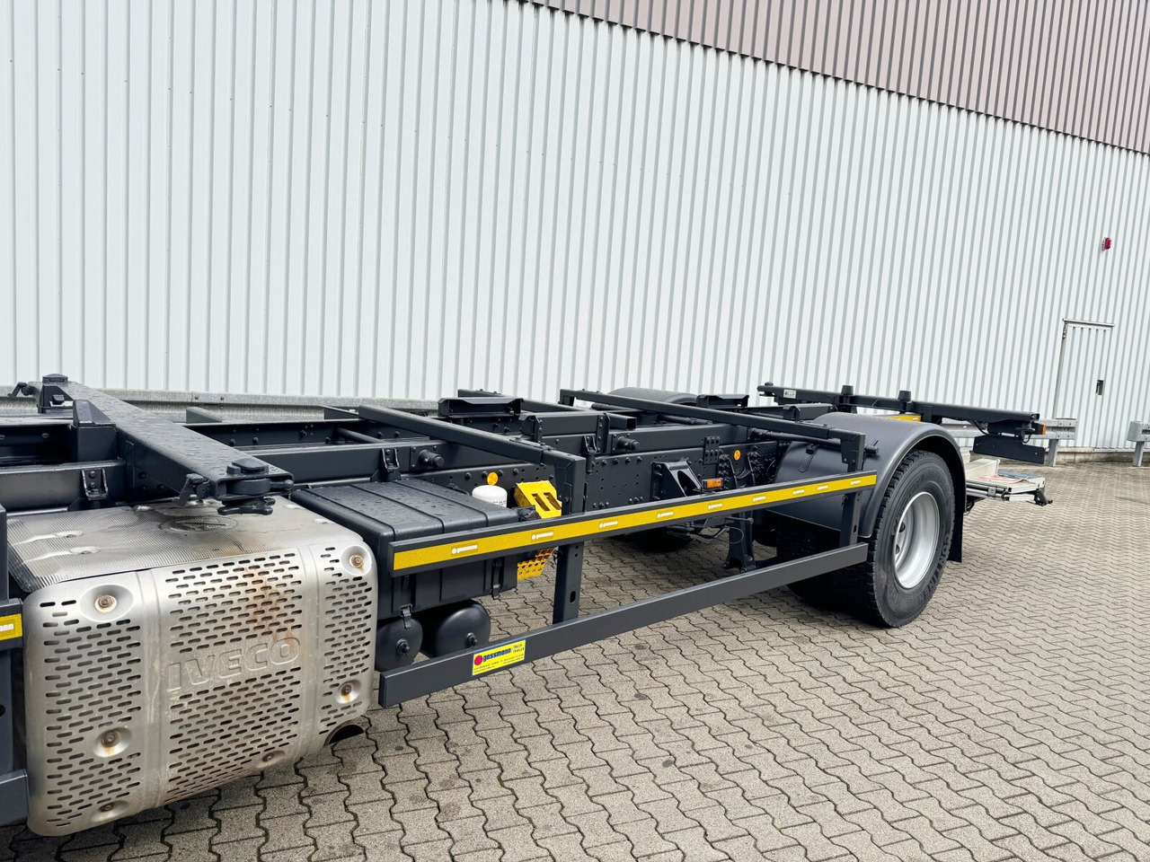 Iveco Stralis AT 190 S31FP-CM 4x2 Stralis AT 190 S31FP-CM 4x2, LBW BÄR, Ex- - Truck: picture 2 Iveco Stralis AT 190 S31FP-CM 4x2 Stralis AT 190 S31FP-CM 4x2, LBW BÄR, Ex- - Truck: picture 2