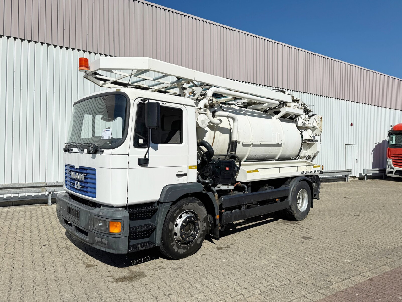 MAN TGM 18.284 4x2 BL TGM 18.284 4x2 BL, Assmann Saug- und Spülwagen 9m³ - Truck: picture 1 MAN TGM 18.284 4x2 BL TGM 18.284 4x2 BL, Assmann Saug- und Spülwagen 9m³ - Truck: picture 1