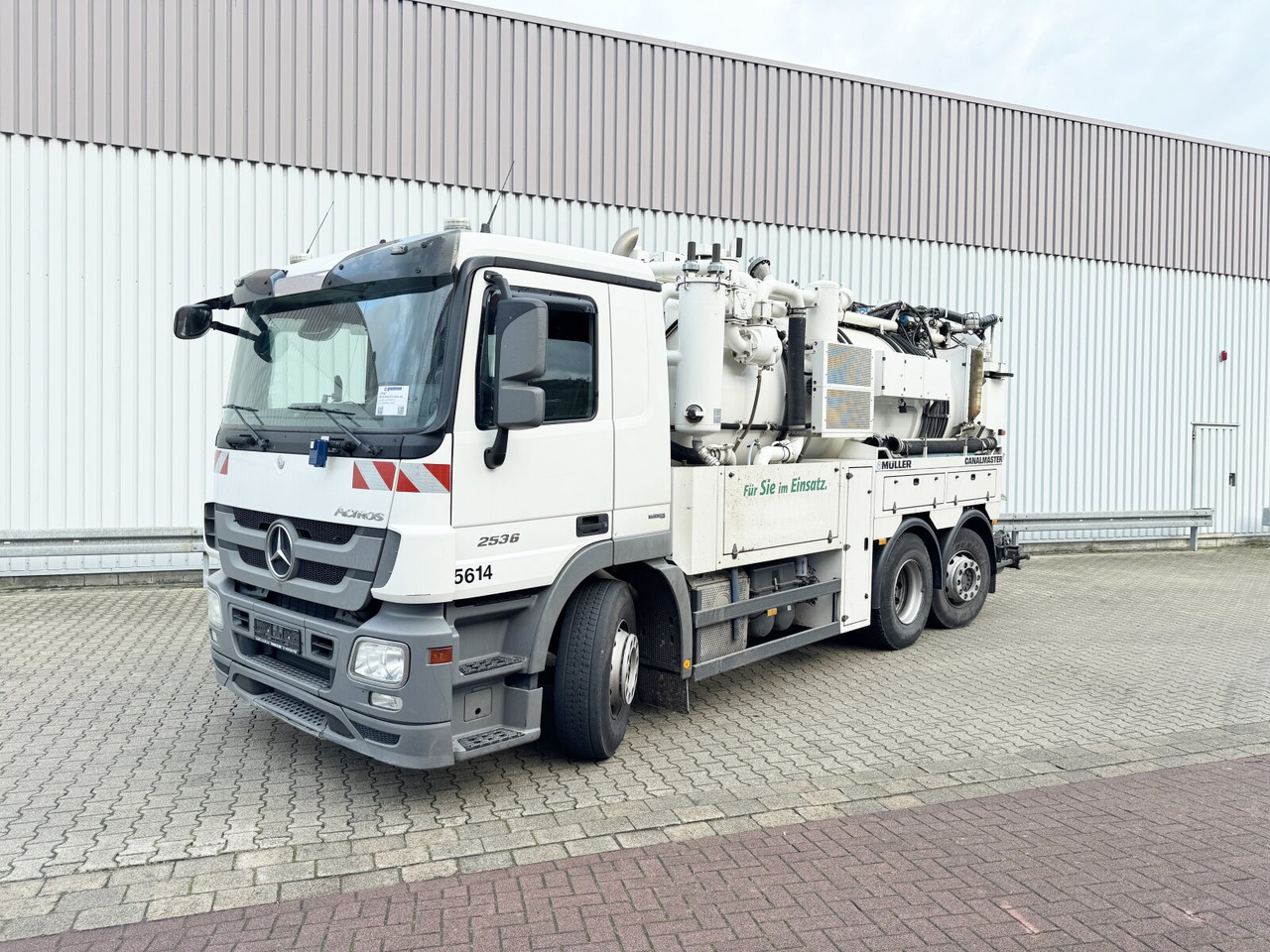 Mercedes-Benz Actros 2536 L 6x2 Actros 2536 L 6x2, Müller Saug- und Spülwagen ca. 10,5m³, Lenkachse - Truck: picture 1 Mercedes-Benz Actros 2536 L 6x2 Actros 2536 L 6x2, Müller Saug- und Spülwagen ca. 10,5m³, Lenkachse - Truck: picture 1