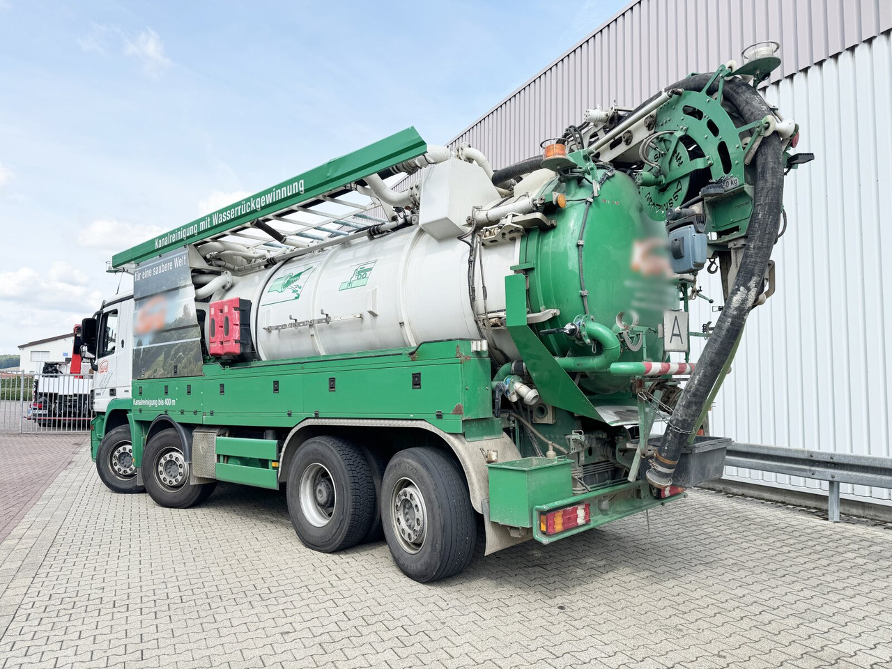 Mercedes-Benz Actros 3244 L 8x2/6 Actros 3244 L 8x2/6, Assmann Saug- und Spülwagen ca. 12,7m³, WRG, ADR, 2x Lenkachse, Funk - Truck: picture 3 Mercedes-Benz Actros 3244 L 8x2/6 Actros 3244 L 8x2/6, Assmann Saug- und Spülwagen ca. 12,7m³, WRG, ADR, 2x Lenkachse, Funk - Truck: picture 3