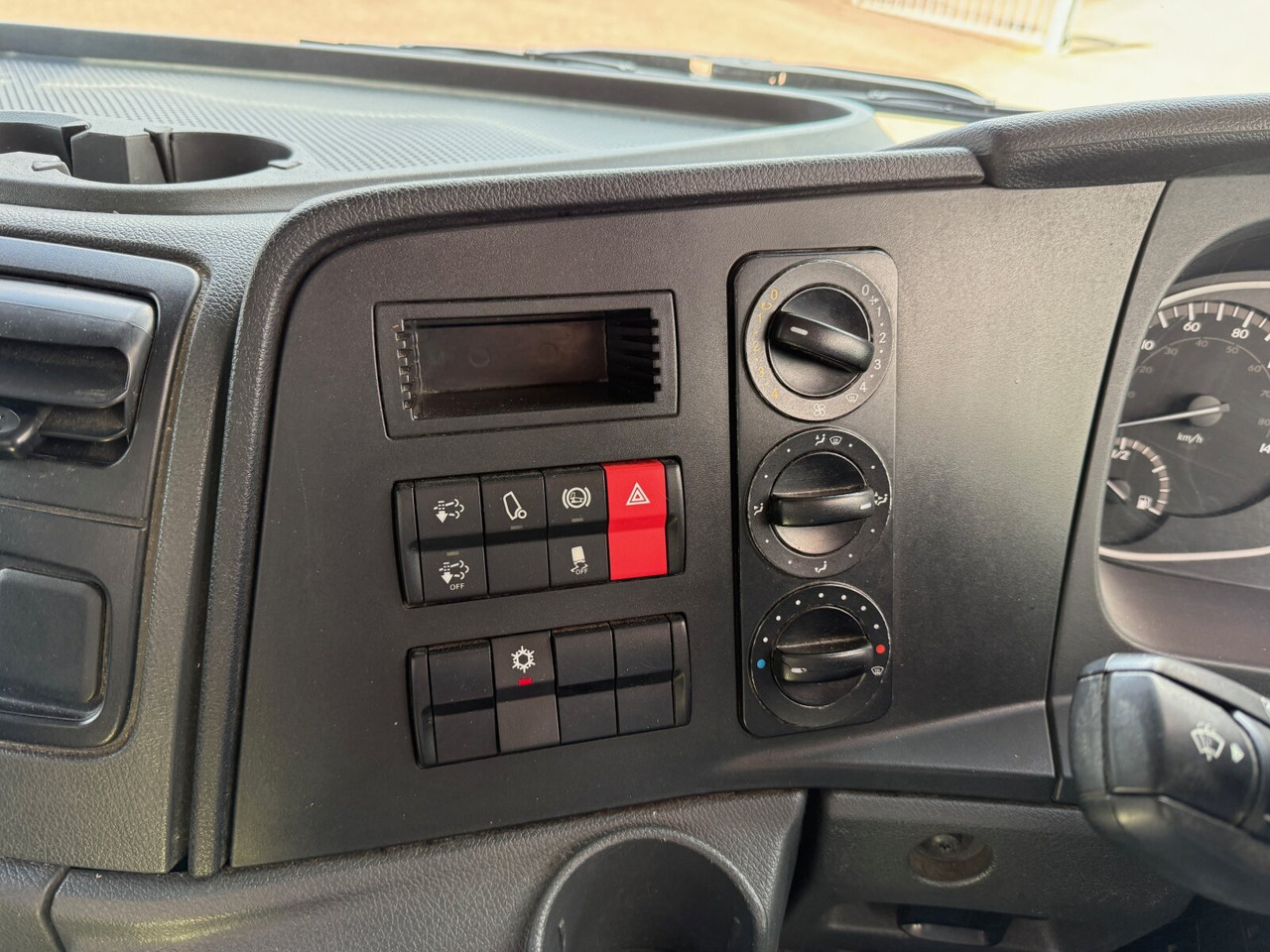 Truck Mercedes-Benz Atego 1524 LKO 4x2 Atego 1524 LKO 4x2, Kehrmaschine FAUN Viajet 6RH: picture 7 Truck Mercedes-Benz Atego 1524 LKO 4x2 Atego 1524 LKO 4x2, Kehrmaschine FAUN Viajet 6RH: picture 7