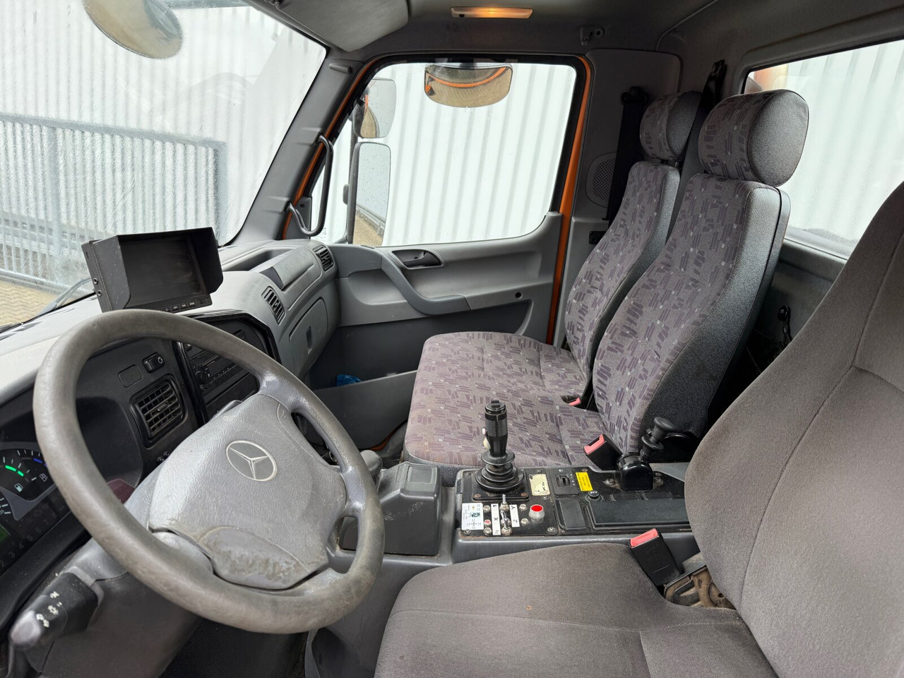 Unimog U 20 4x4 U 20 4x4, Kipper, Zapfwelle, Winterdienstausstattung, 2x AHK - Van: picture 4 Unimog U 20 4x4 U 20 4x4, Kipper, Zapfwelle, Winterdienstausstattung, 2x AHK - Van: picture 4