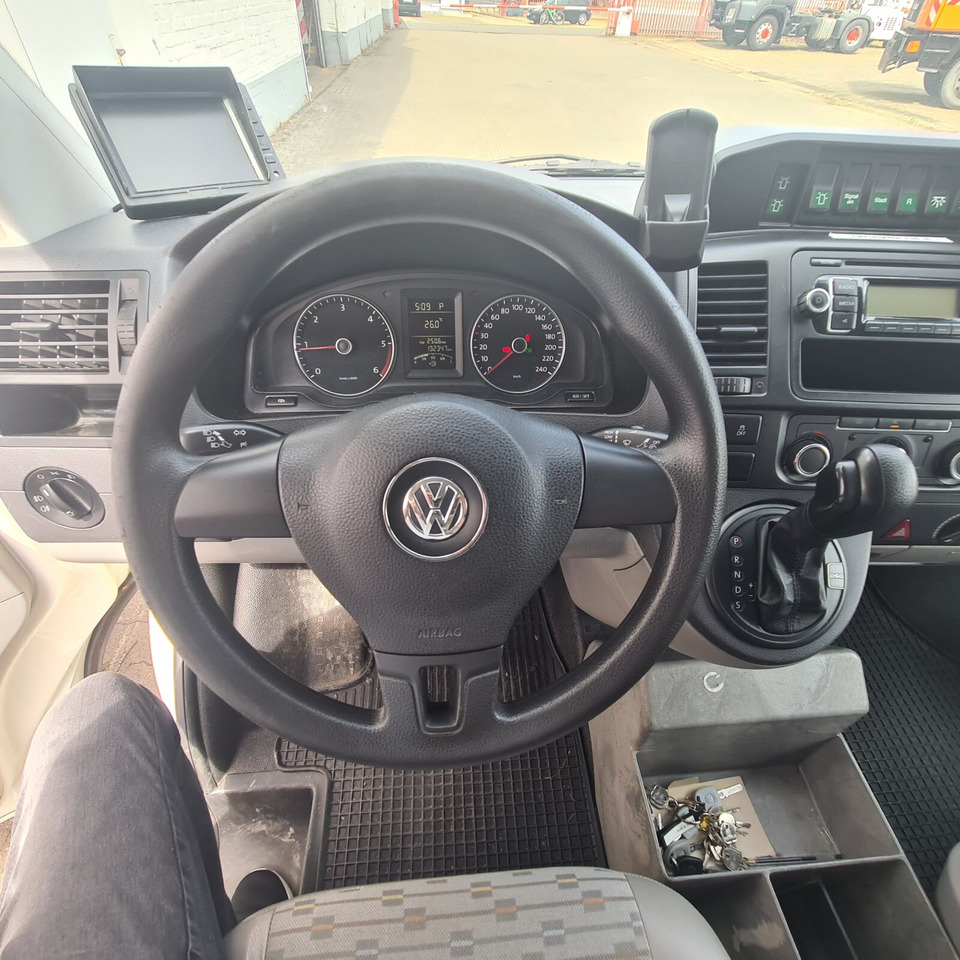 Volkswagen T5 2.0 TDI T5 2.0 TDI, Krankenwagen - Ambulance: picture 4 Volkswagen T5 2.0 TDI T5 2.0 TDI, Krankenwagen - Ambulance: picture 4