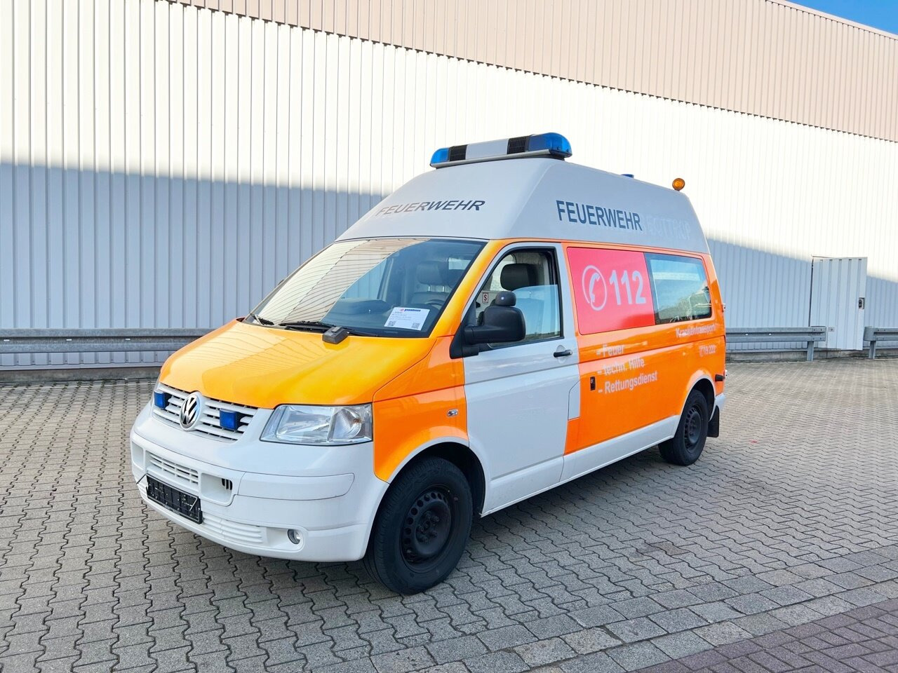 Volkswagen T5 2.5 TDI 4x2 T5 2.5 TDI 4x2, Krankenwagen - Ambulance: picture 1 Volkswagen T5 2.5 TDI 4x2 T5 2.5 TDI 4x2, Krankenwagen - Ambulance: picture 1