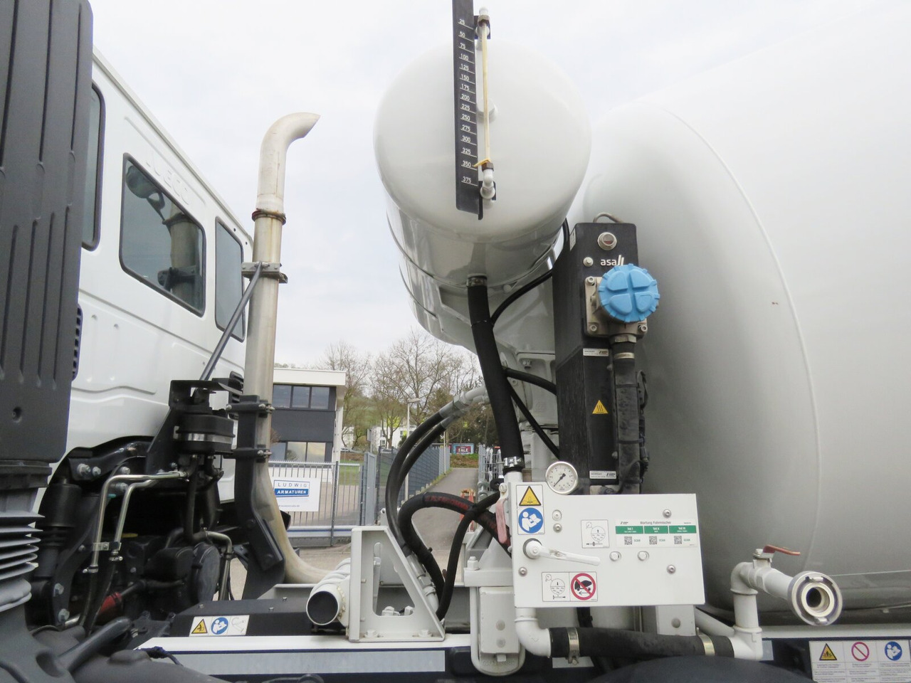 New Concrete mixer truck X-Way AD360X40BZ 8x4 X-Way AD360X40BZ 8x4, Stetter 8/9m³: picture 14