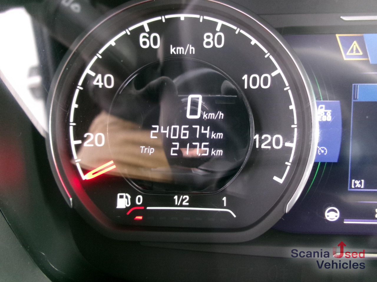 SCANIA R 460 A4x2NA SUPER NAVI Standklima DAB - Tractor unit: picture 3 SCANIA R 460 A4x2NA SUPER NAVI Standklima DAB - Tractor unit: picture 3