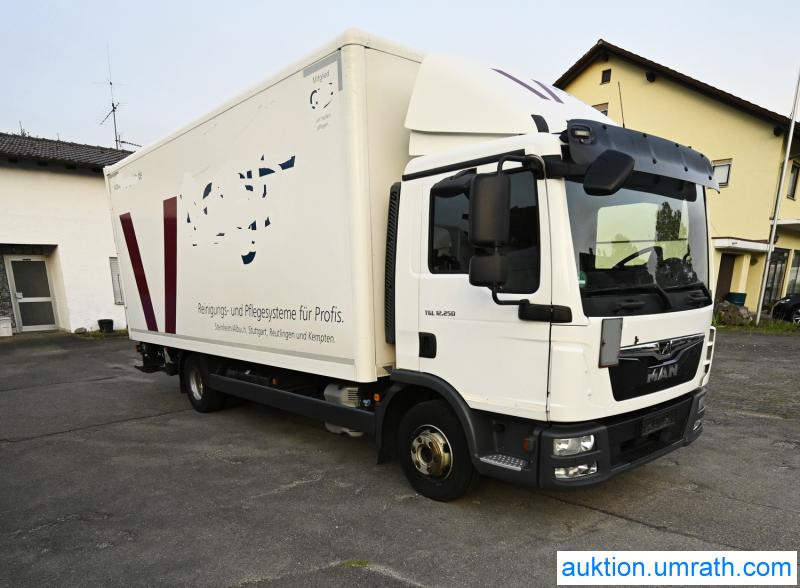 MAN MAN TGL 12.250 4x2 L/BL Koffer Ladebordwand Klimaautomatik NAVI Luftfederung Automatikgetriebe EURO 6 - Box truck: picture 4 MAN MAN TGL 12.250 4x2 L/BL Koffer Ladebordwand Klimaautomatik NAVI Luftfederung Automatikgetriebe EURO 6 - Box truck: picture 4