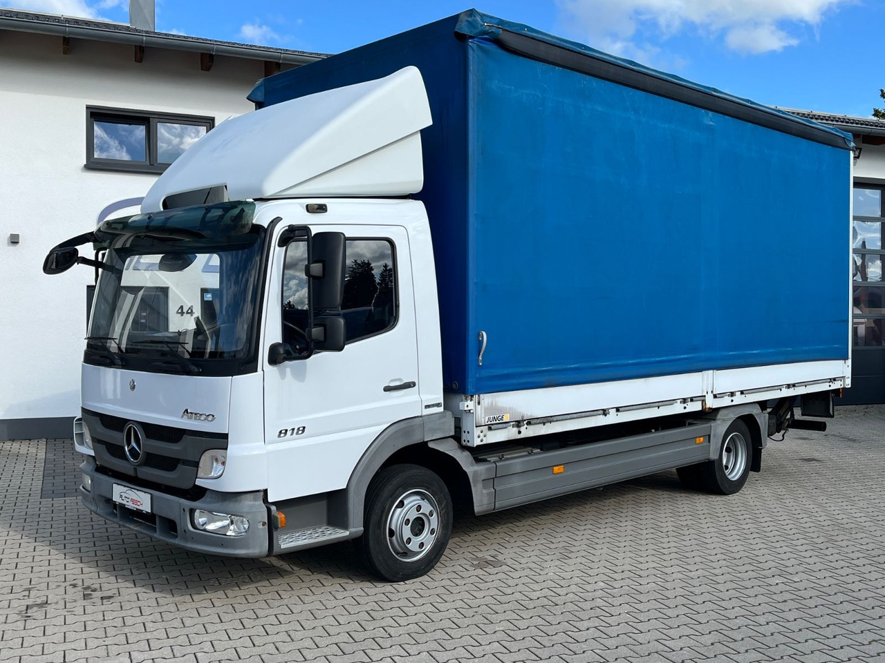 Mercedes-Benz Atego 818 Klima Sperre 74100KM 2,70 Ladehöhe - Curtain side van: picture 1 Mercedes-Benz Atego 818 Klima Sperre 74100KM 2,70 Ladehöhe - Curtain side van: picture 1