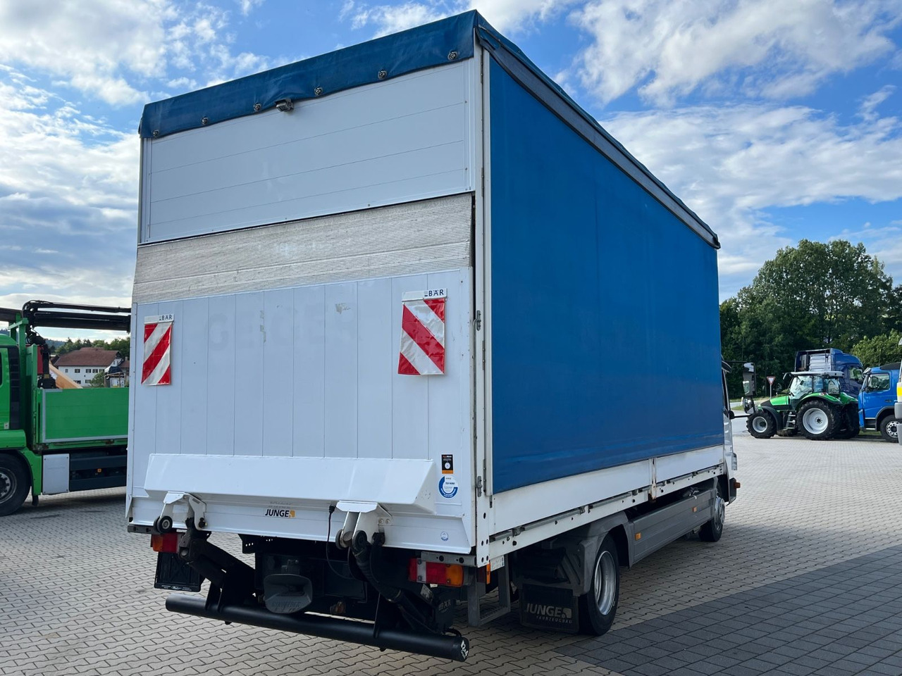 Mercedes-Benz Atego 818 Klima Sperre 74100KM 2,70 Ladehöhe - Curtain side van: picture 4 Mercedes-Benz Atego 818 Klima Sperre 74100KM 2,70 Ladehöhe - Curtain side van: picture 4