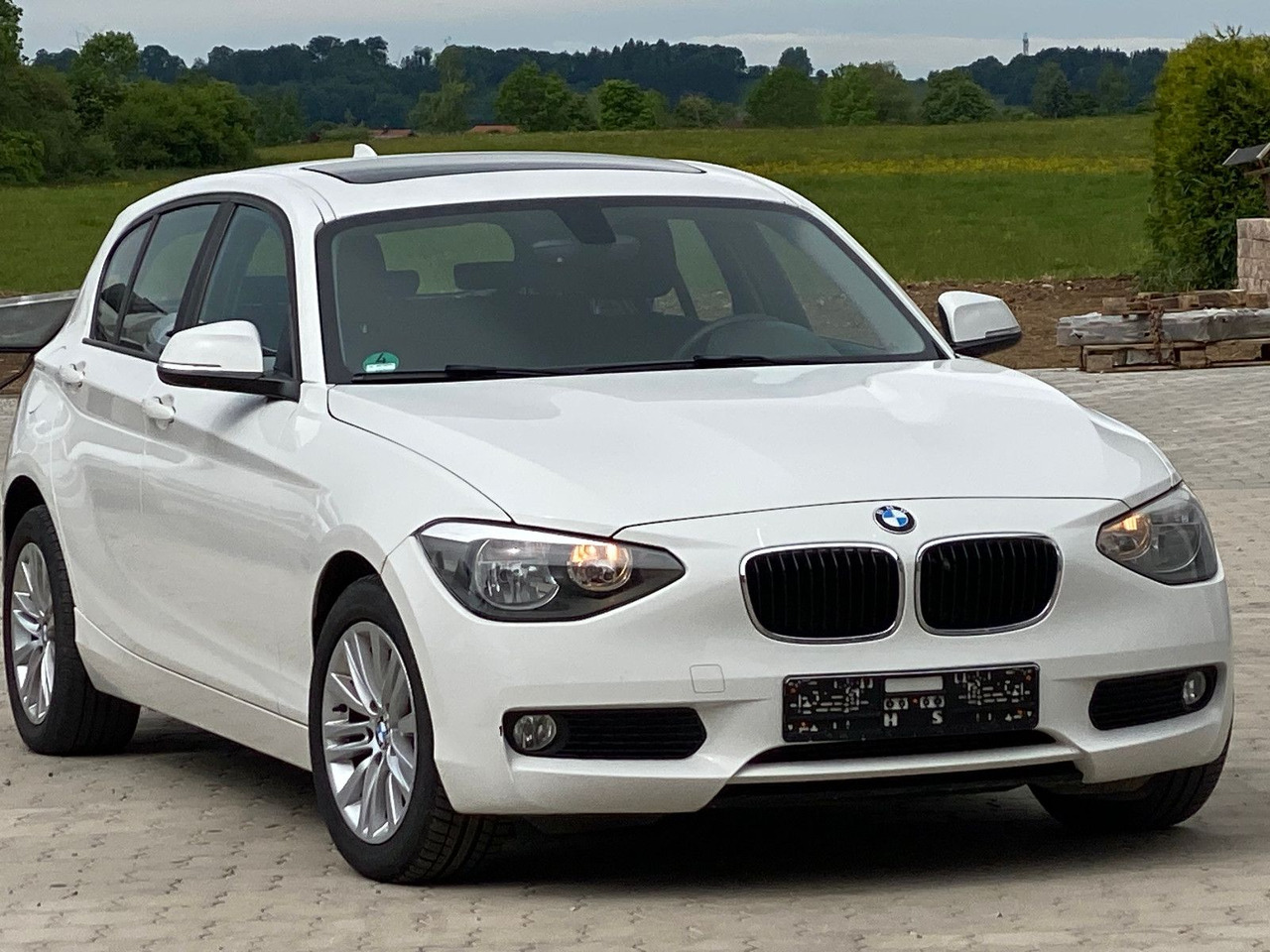 Sedan BMW 116 Baureihe 1 Lim. 5-trg. 116 d: picture 1