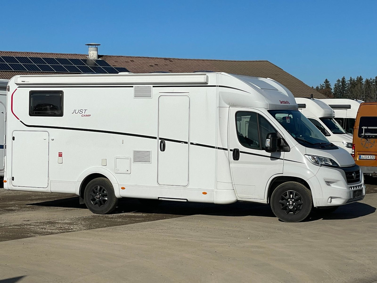 Dethleffs Just T 7052 EB mit Hubbett,Fiat,Markise,RFK,Navi - Semi-integrated motorhome: picture 2 Dethleffs Just T 7052 EB mit Hubbett,Fiat,Markise,RFK,Navi - Semi-integrated motorhome: picture 2