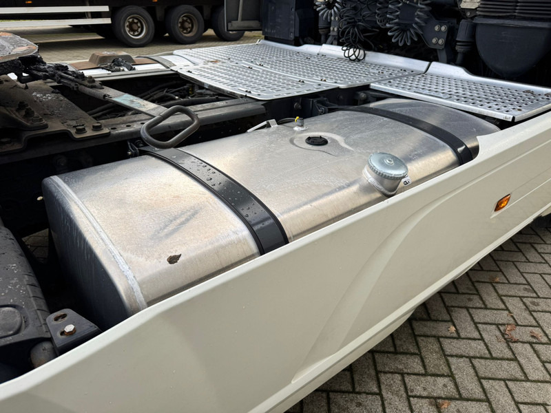 Tractor unit DAF XF 480 SC / 2 Tanks / 2 Beds / Refrigerator: picture 11