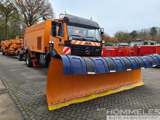 Overaasen RS 200 - Road sweeper: picture 4 Overaasen RS 200 - Road sweeper: picture 4