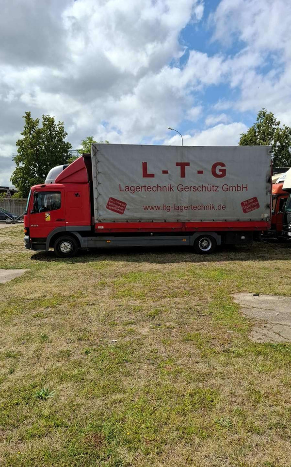 Curtainsider truck Mercedes-Benz 823: picture 6