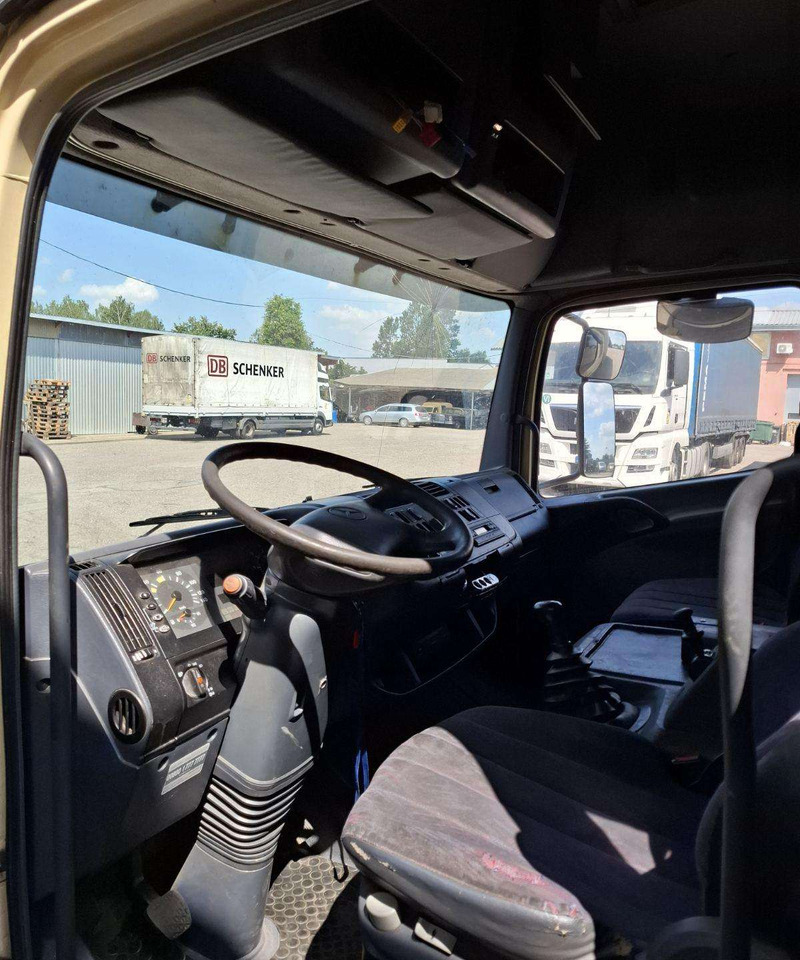 Mercedes-Benz Atego - Curtainsider truck: picture 4 Mercedes-Benz Atego - Curtainsider truck: picture 4
