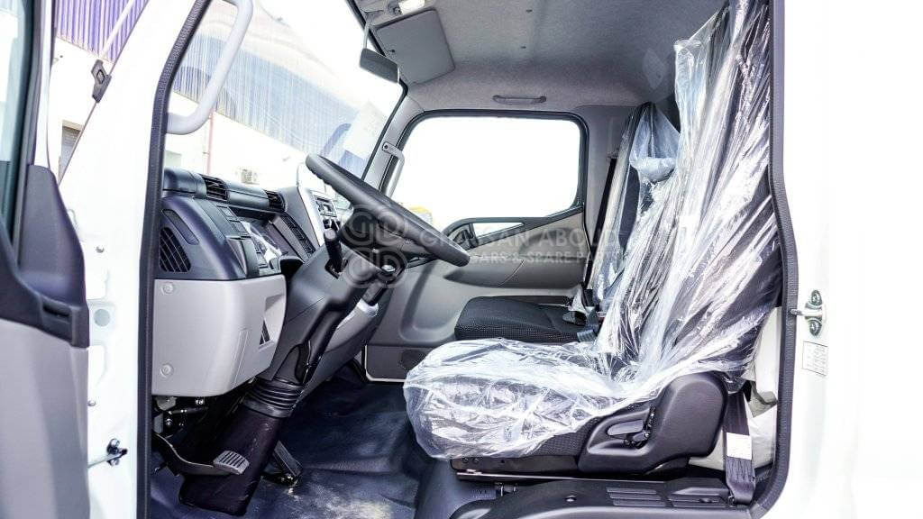 Interior photo 3: Cab chassis truck MITSUBISHI CANTER CHASSIS PAYLOAD 5 TON APPROX SINGLE CAB WITH A/C 4X2 LIGHT DUTY MY2024